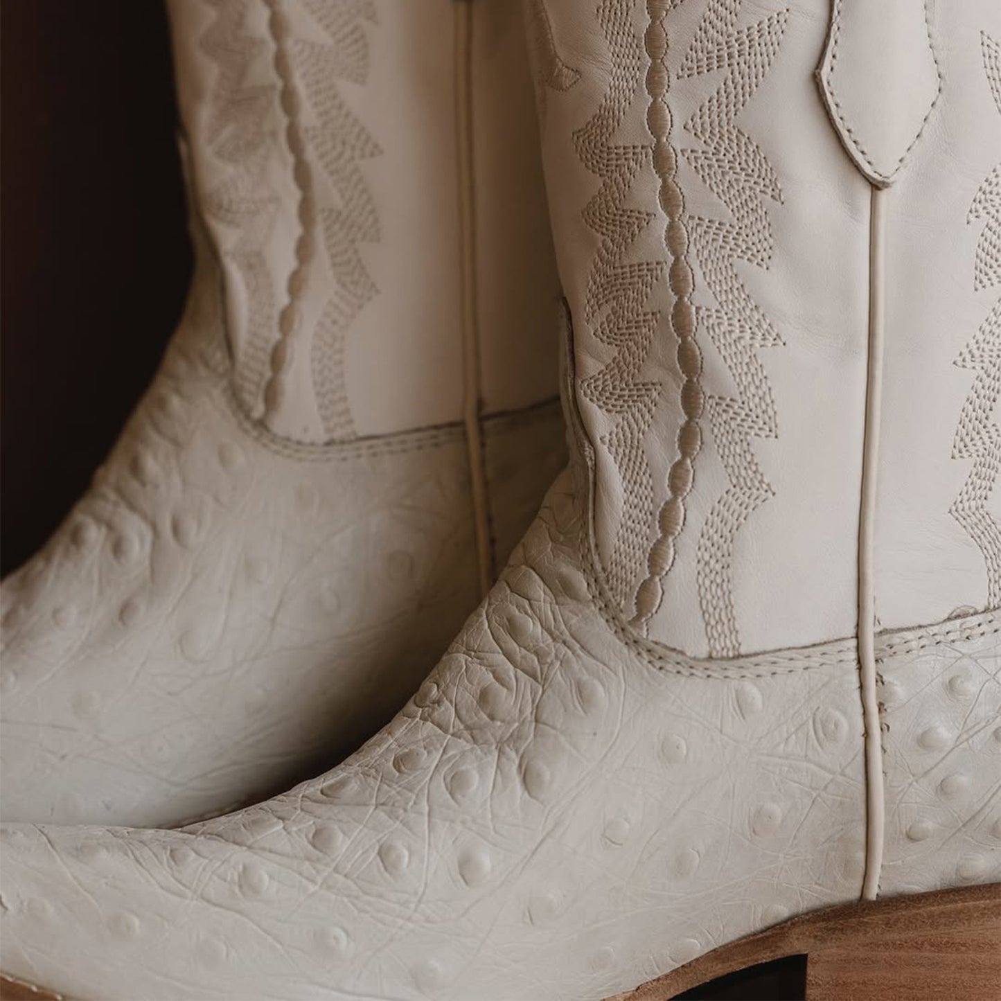 White Ostrich-Patterned Snip-Toe Embroidery Mid Calf Cowgirl Boots