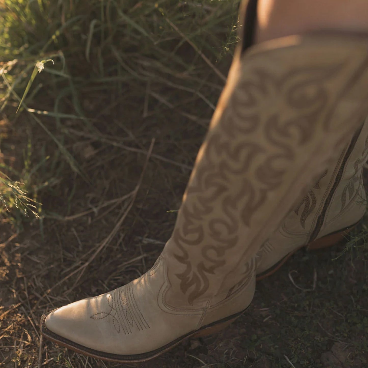 Light Tan Pointed-Toe Embroidery Full-Zip Knee High Cowgirl Boots
