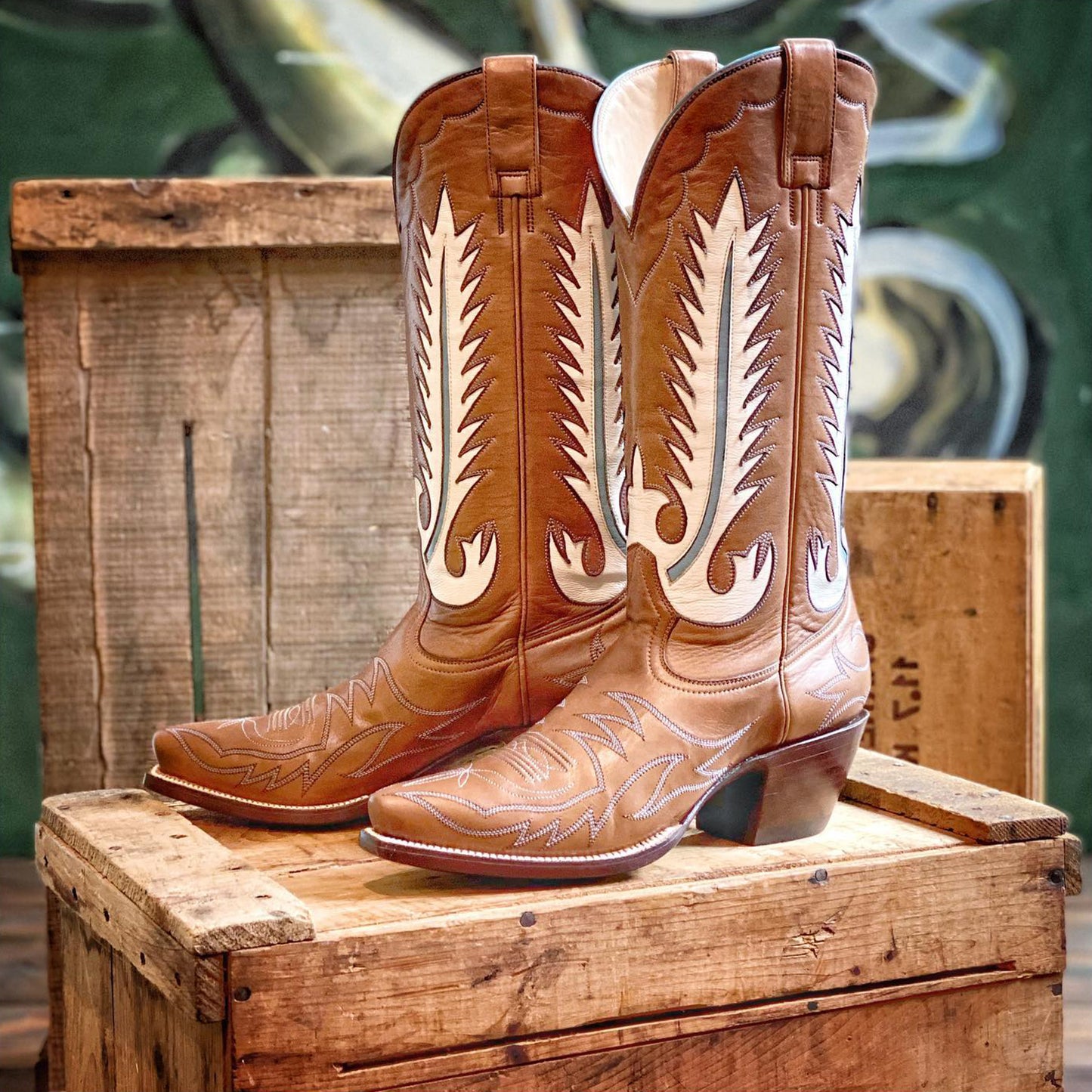 Red Snip-Toe Embroidery And Inlay Mid Calf Cowgirl Boots