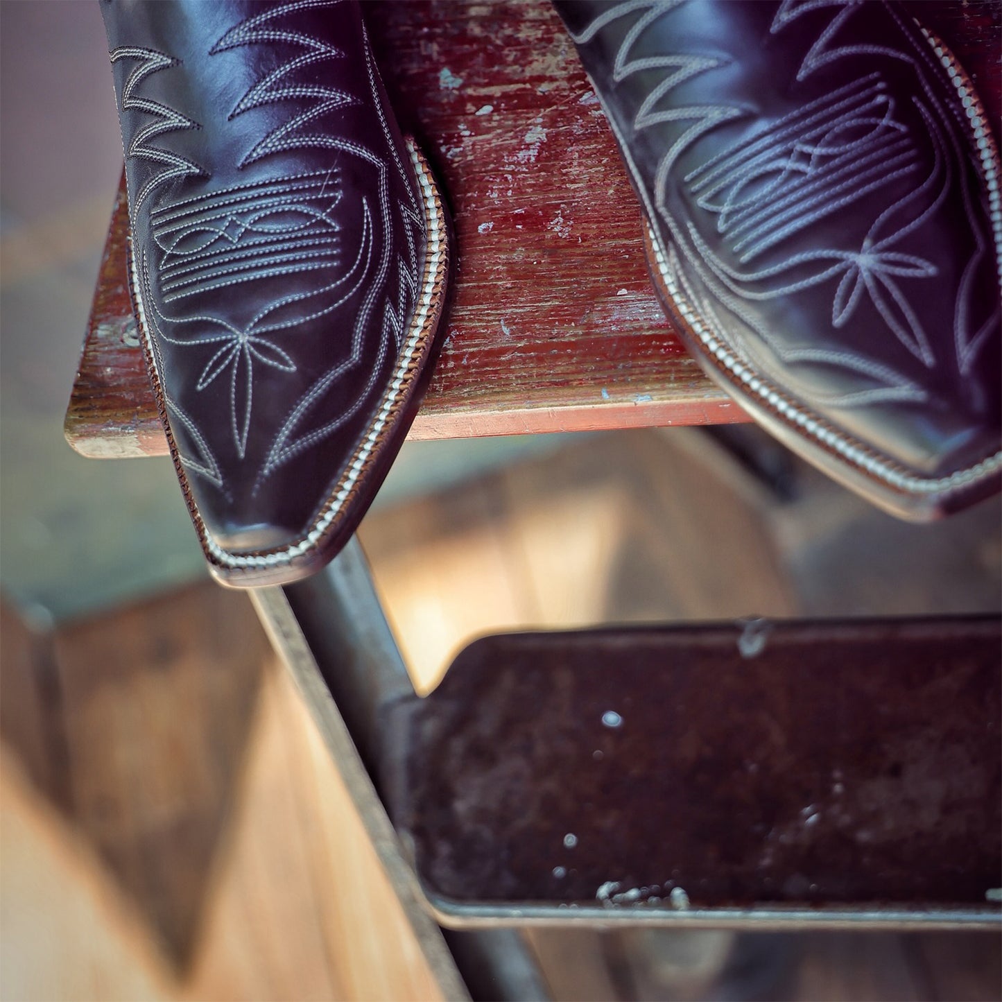 Black Snip-Toe Embroidery And Inlay Mid Calf Cowgirl Boots