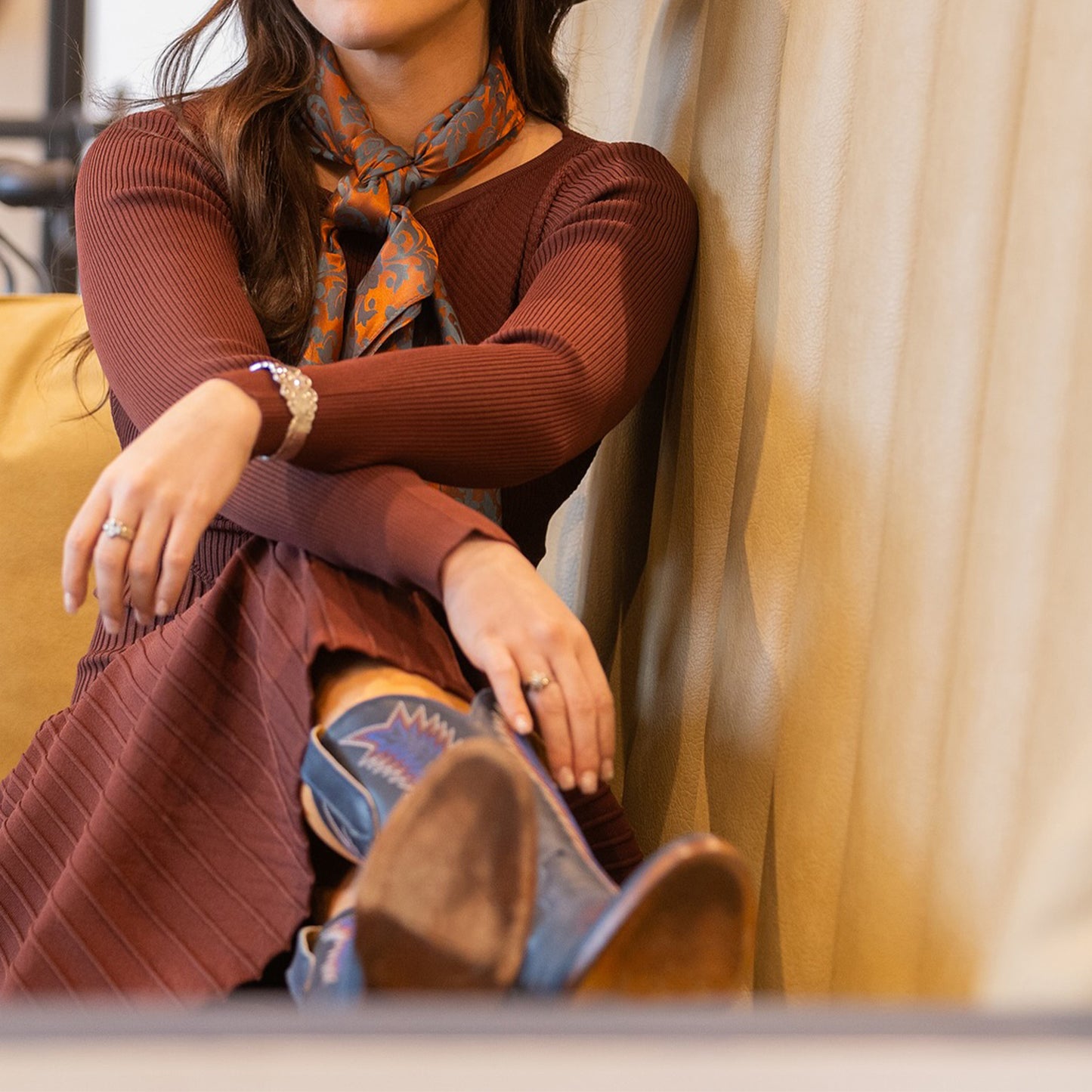 Dark Blue Round-Toe Embroidery Classic Mid Calf Cowgirl Boots