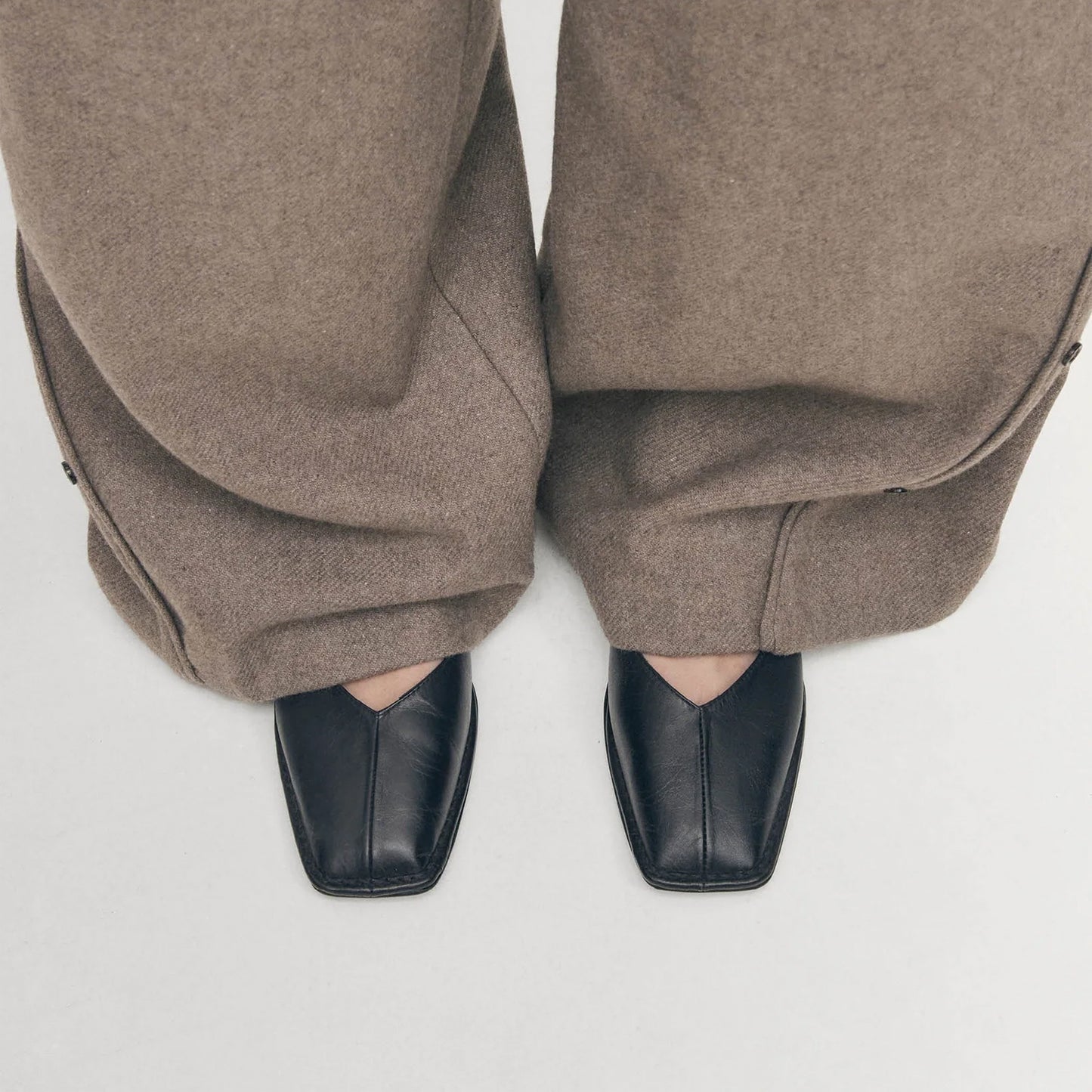 Black Square-Toe V-Cut Vamps Bridge Self-Tie Bow Ballet Flats