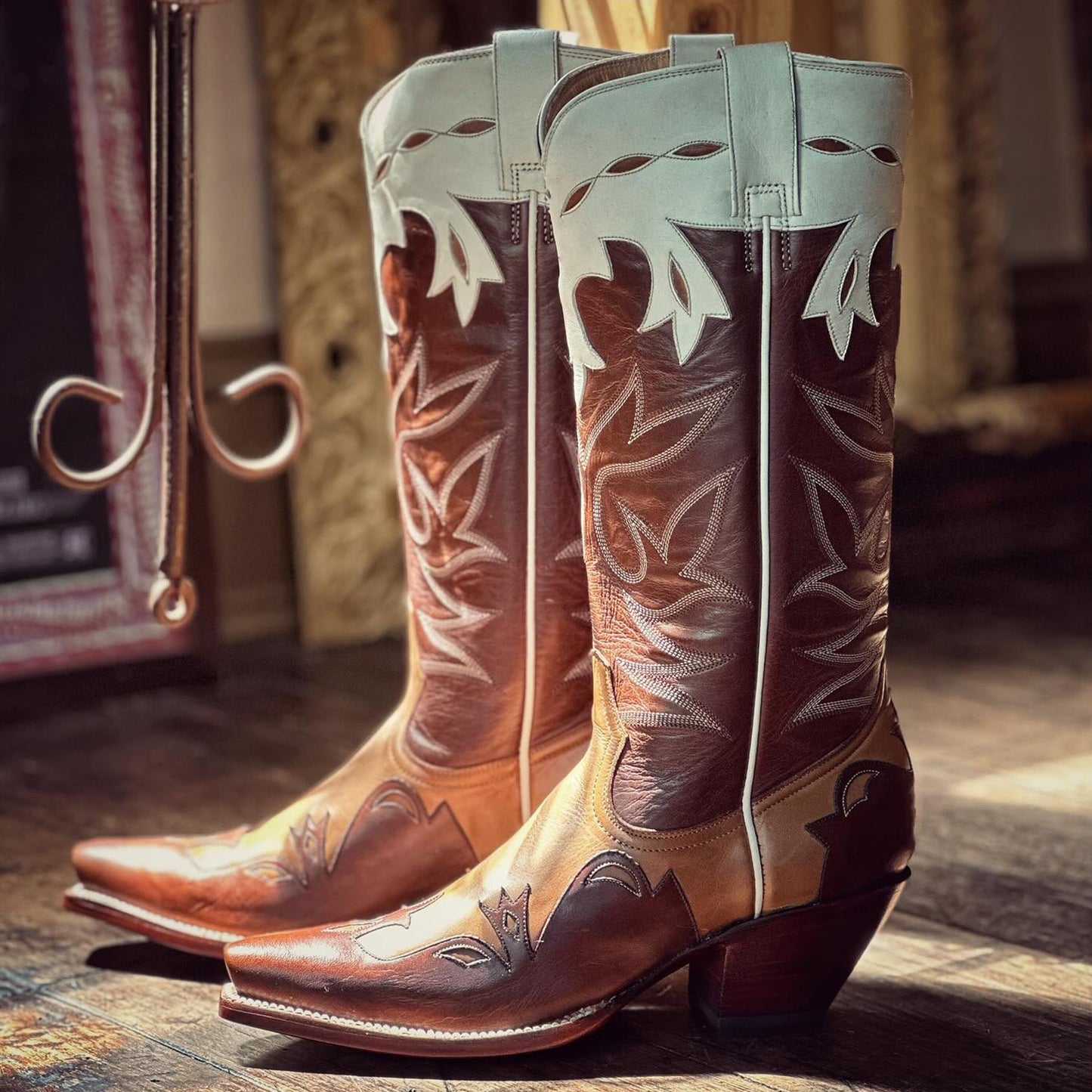 Contrast Tri-Color Snip-Toe Embroidery Classic Mid Calf Cowgirl Boots