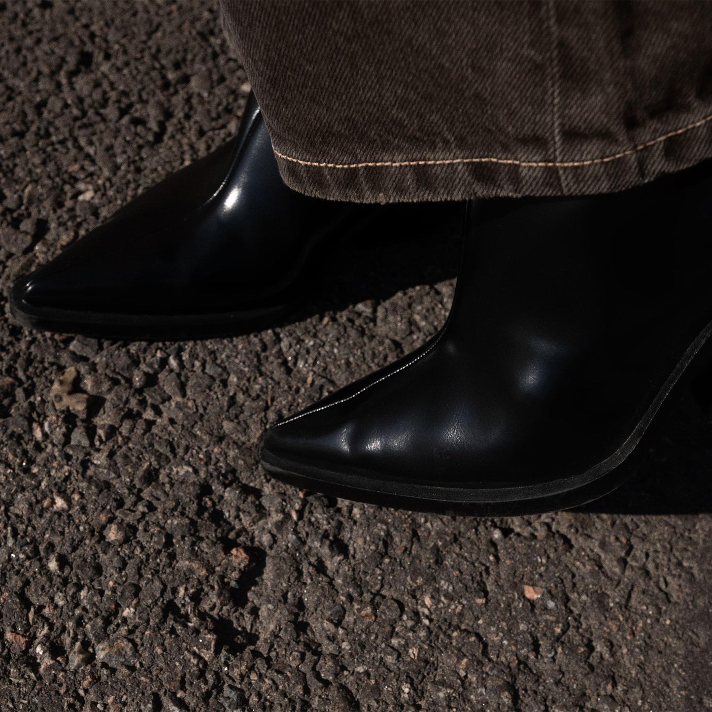 Black Pointed-Toe Full-Zip Simple Ankle Cowgirl Boots