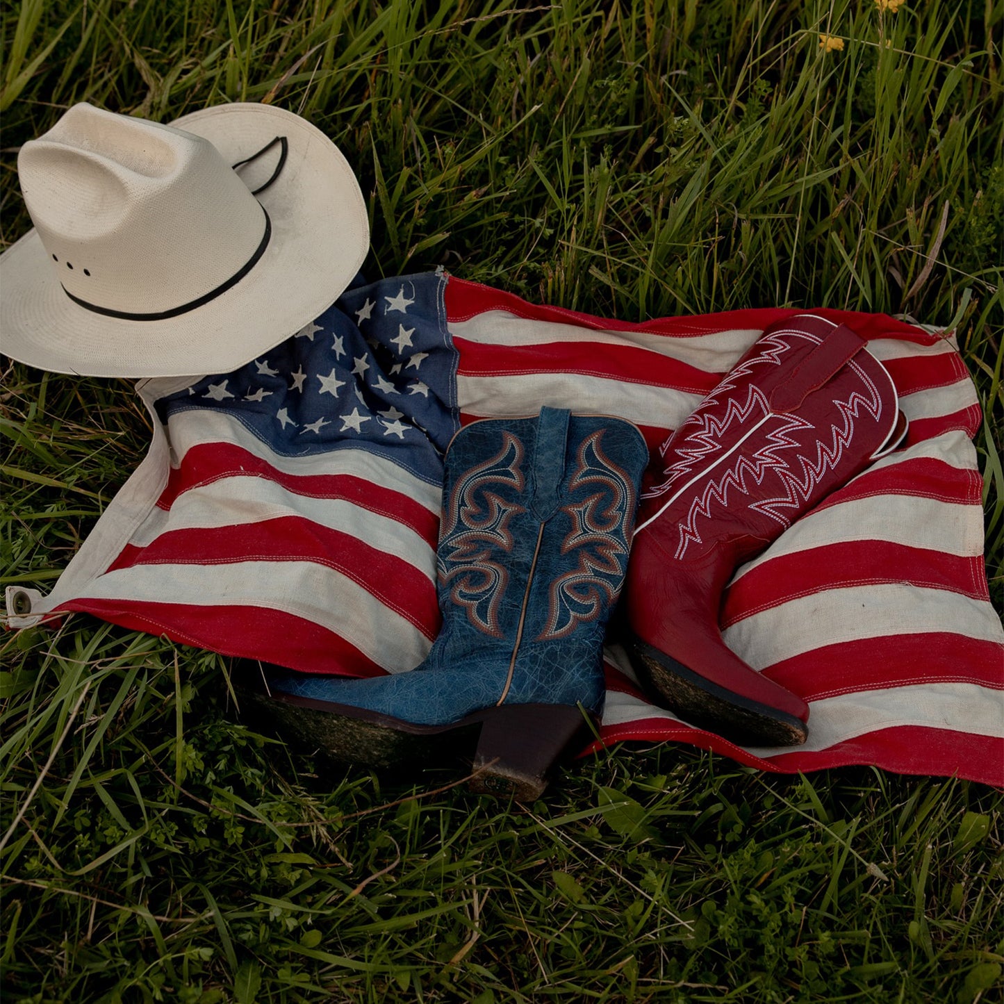 Red Snip-Toe Embroidery Western Mid Calf Cowgirl Boots