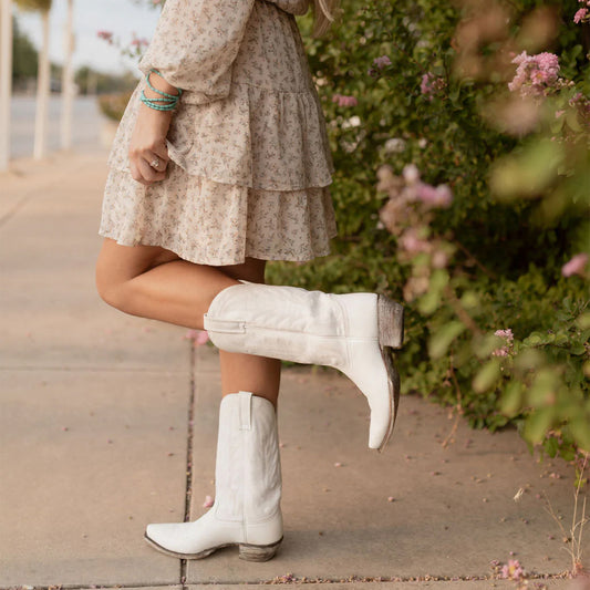 White Snip-Toe Embroidery Classic Mid Calf Cowgirl Boots
