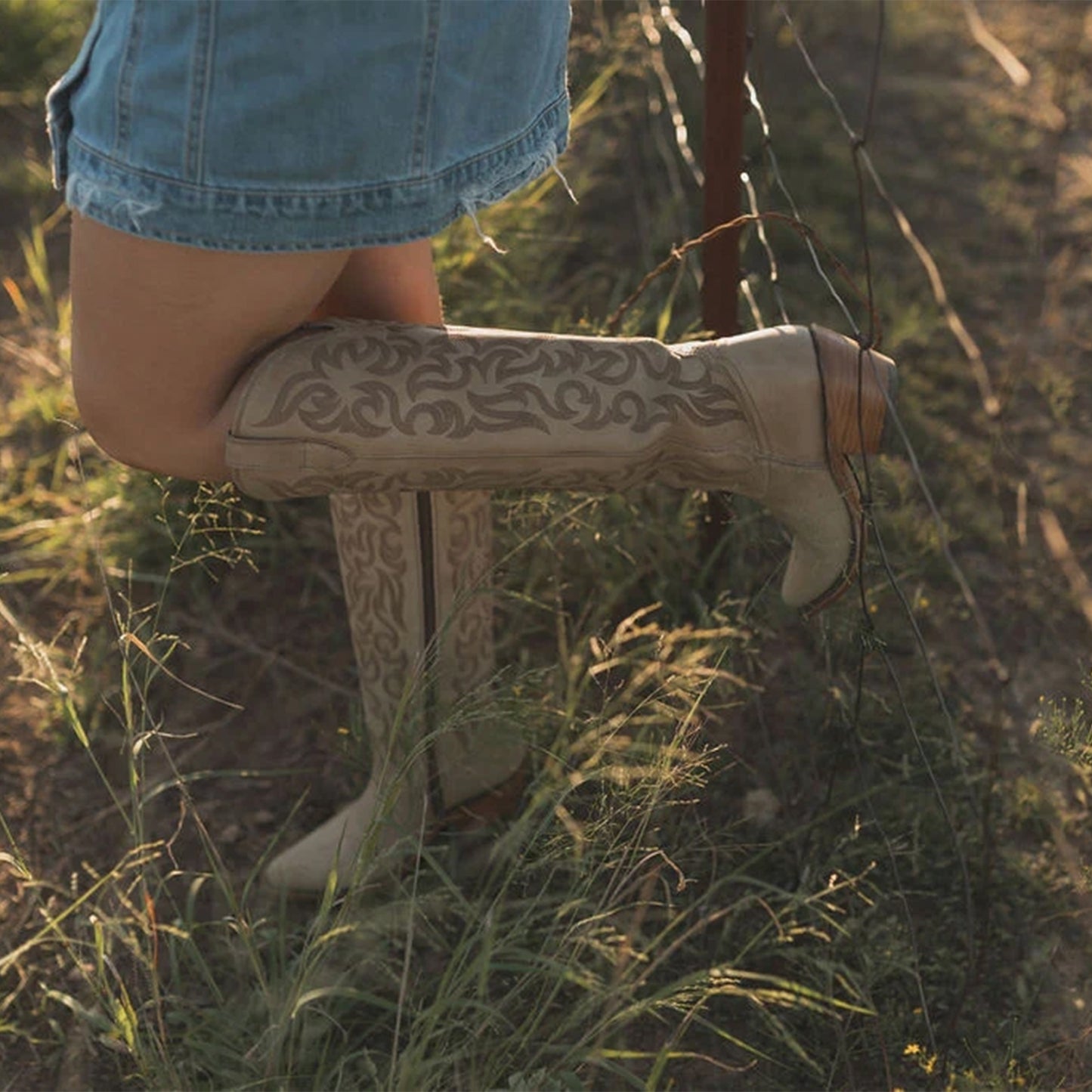 Light Tan Pointed-Toe Embroidery Full-Zip Knee High Cowgirl Boots