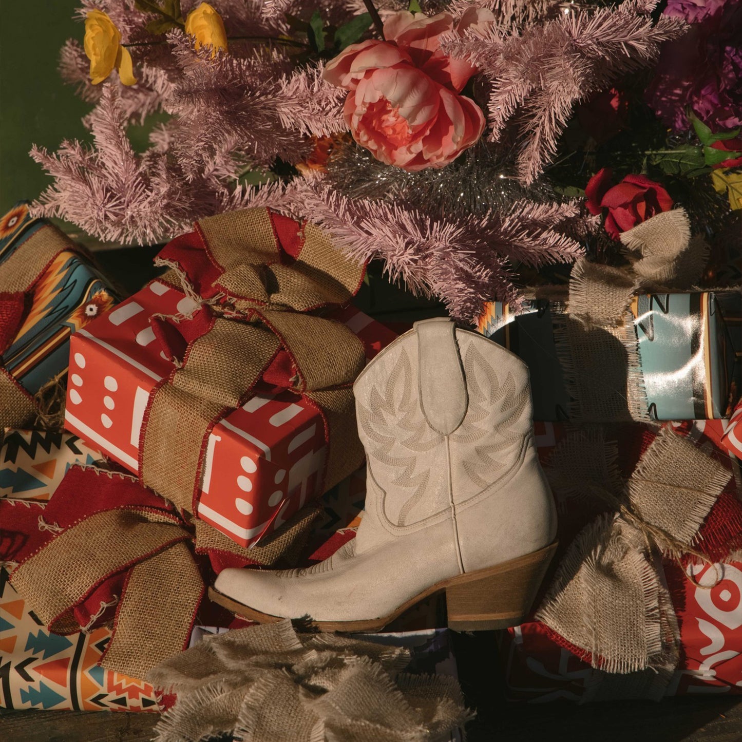 White Almond-Toe Embroidery Ankle Cowgirl Boots