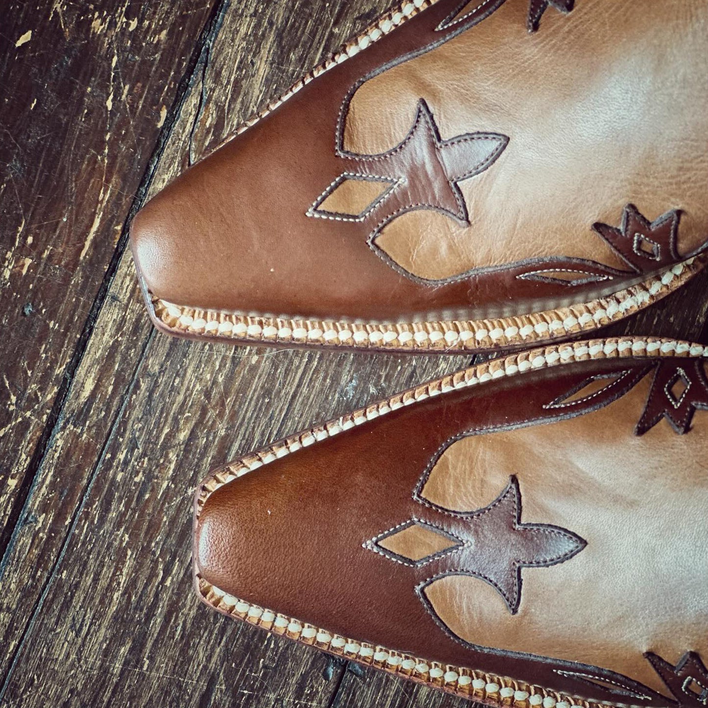 Contrast Tri-Color Snip-Toe Embroidery Classic Mid Calf Cowgirl Boots