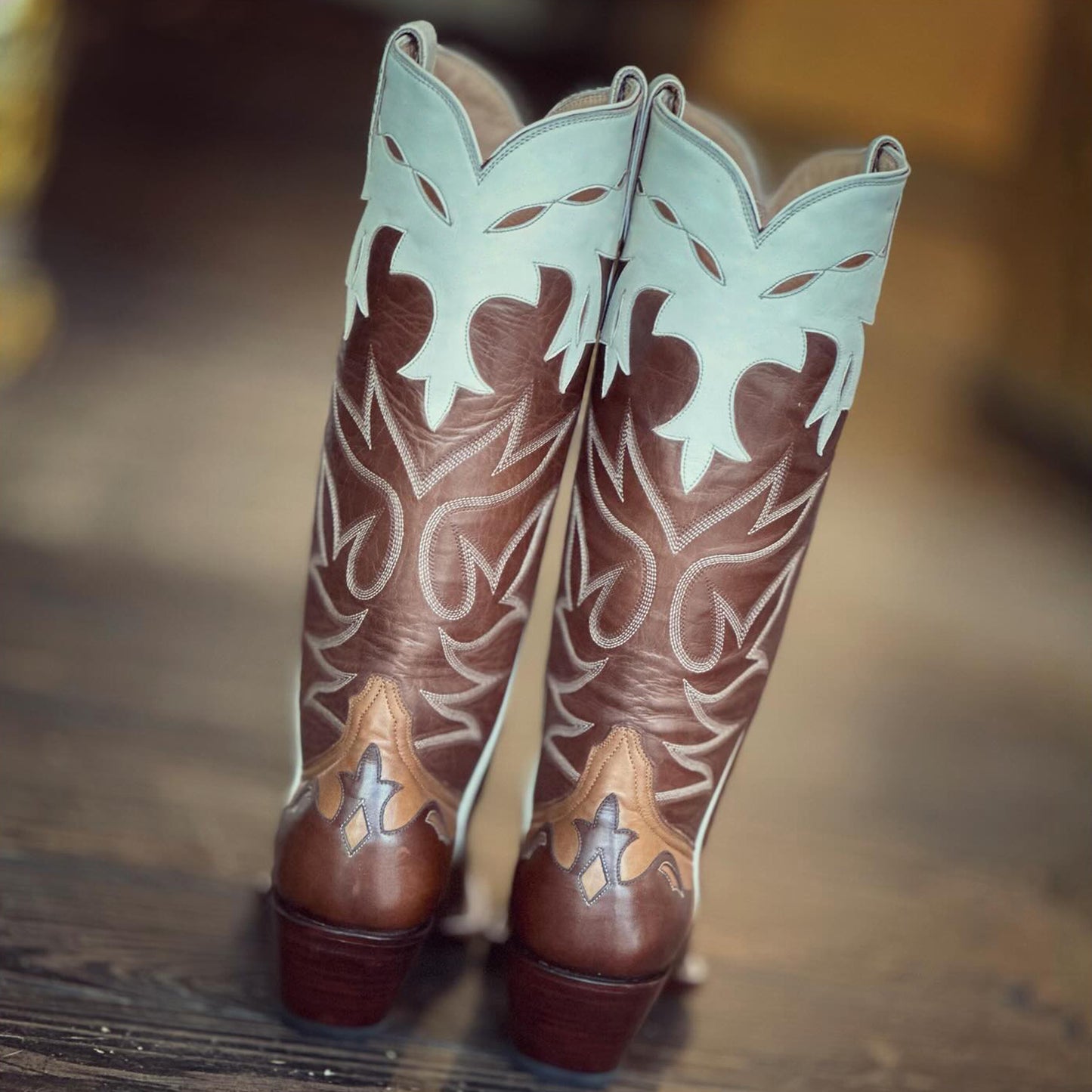 Contrast Tri-Color Snip-Toe Embroidery Classic Mid Calf Cowgirl Boots