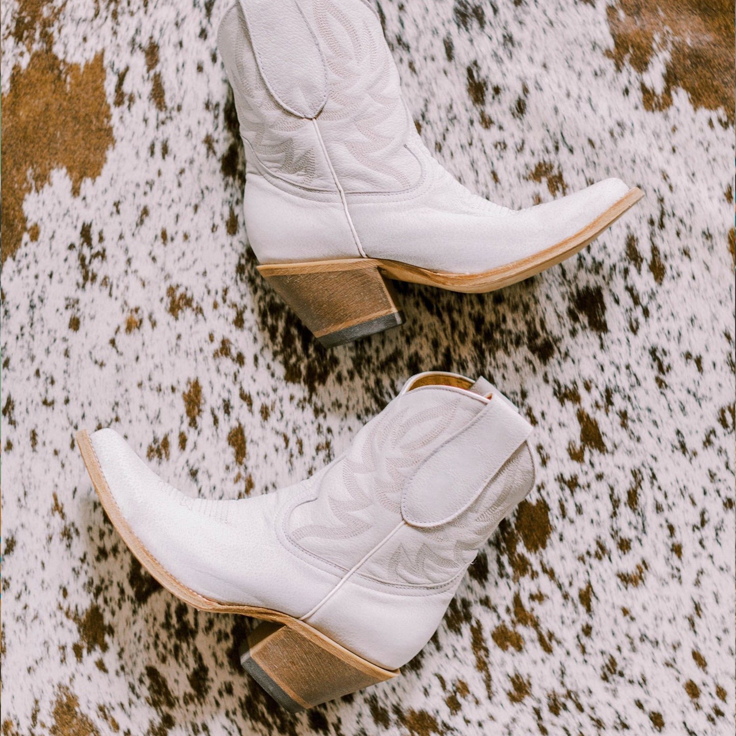 White Almond-Toe Embroidery Ankle Cowgirl Boots