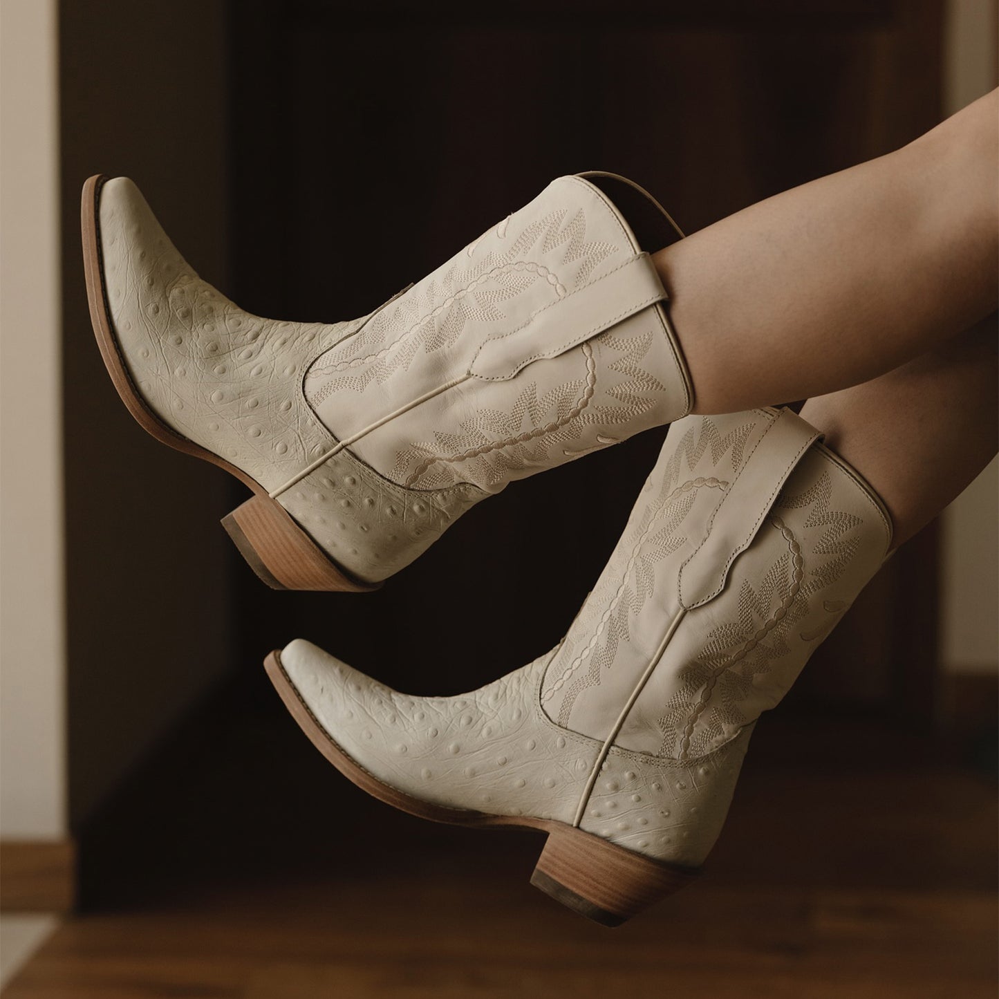 White Ostrich-Patterned Snip-Toe Embroidery Mid Calf Cowgirl Boots