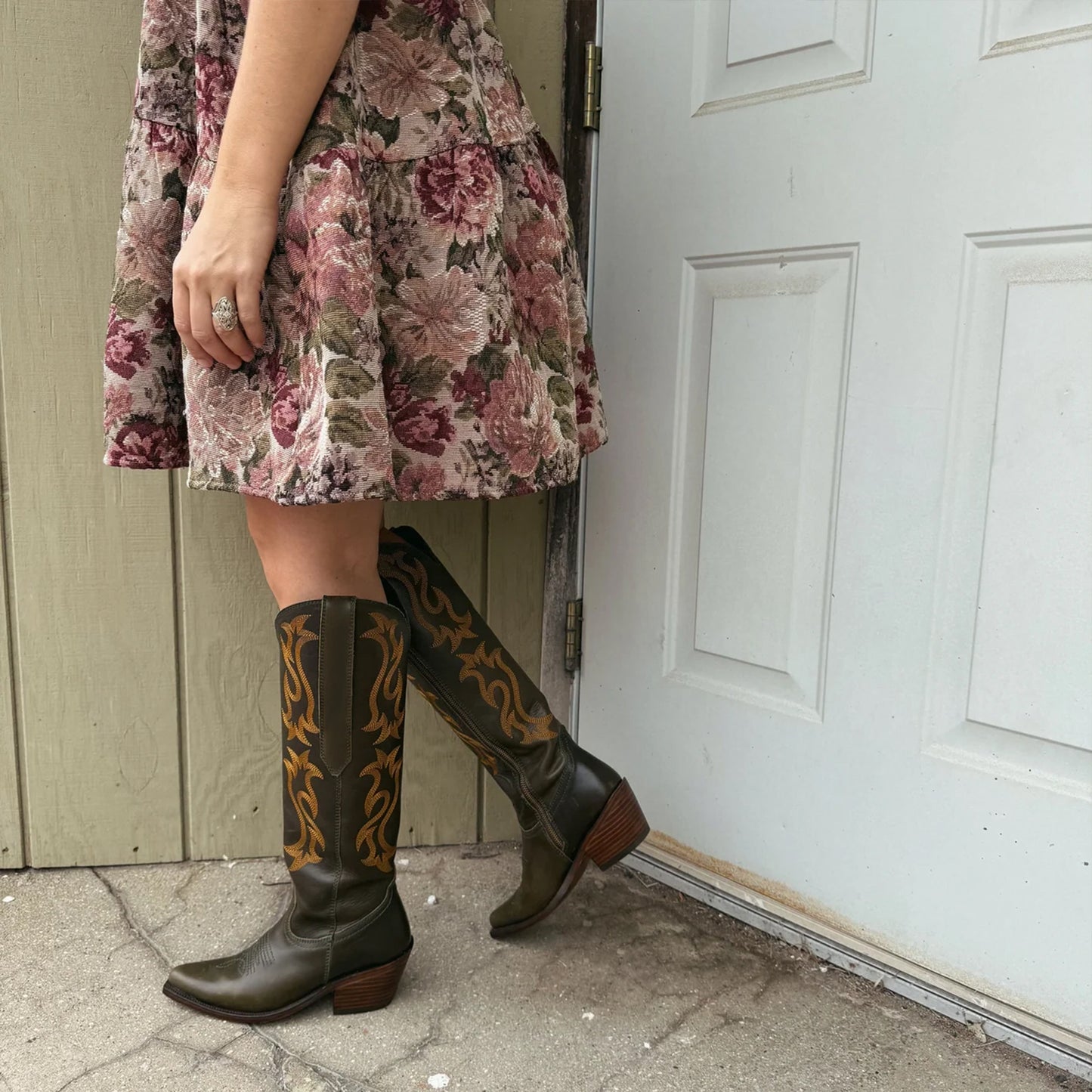 Olive Green Pointed-Toe Embroidery Full-Zip Knee High Cowgirl Boots
