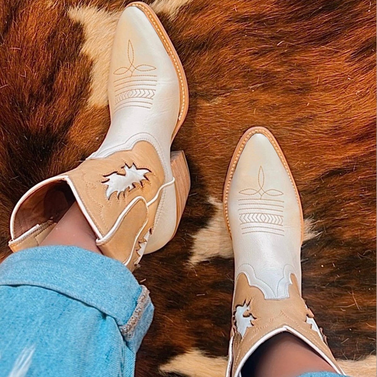 Contrast Beige and Khaki Pointed-Toe Inlay Ankle Cowgirl Boots