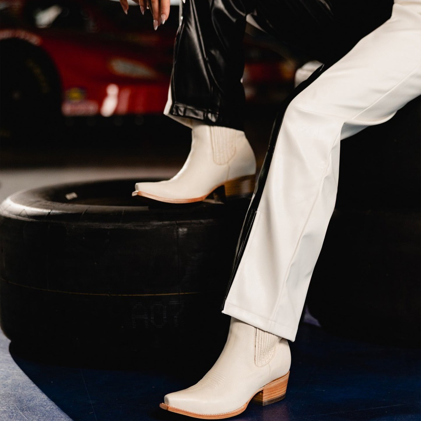 White Snip-Toe Classic Simple Ankle Cowgirl Boots