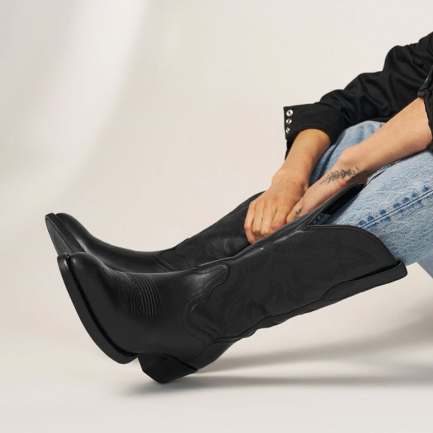 Black Round-Toe Chic Embroidery Classic Western Mid Calf Cowgirl Boots