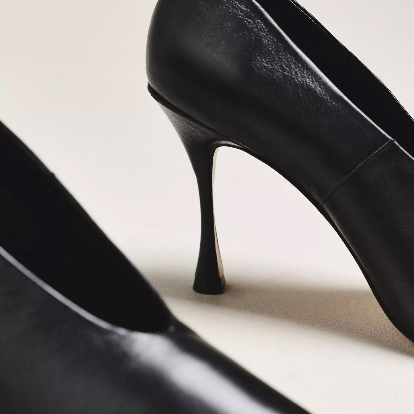 Black Pointed-Toe Classic Backless High Heels