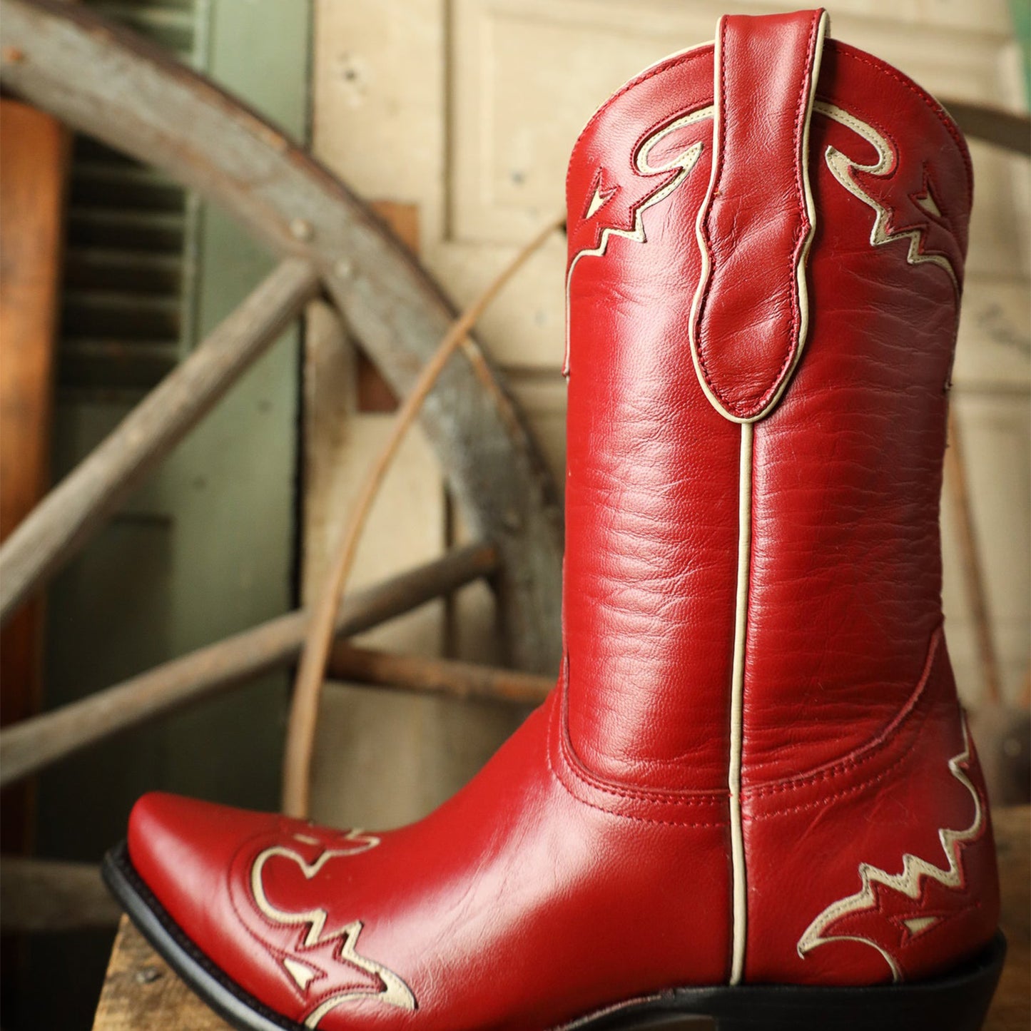 Red Snip-Toe Chic Inlay Mid Calf Classic Cowgirl Boots