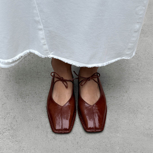 Patent Brown Square-Toe V-Cut Vamps Middle Bow Ballet Flats