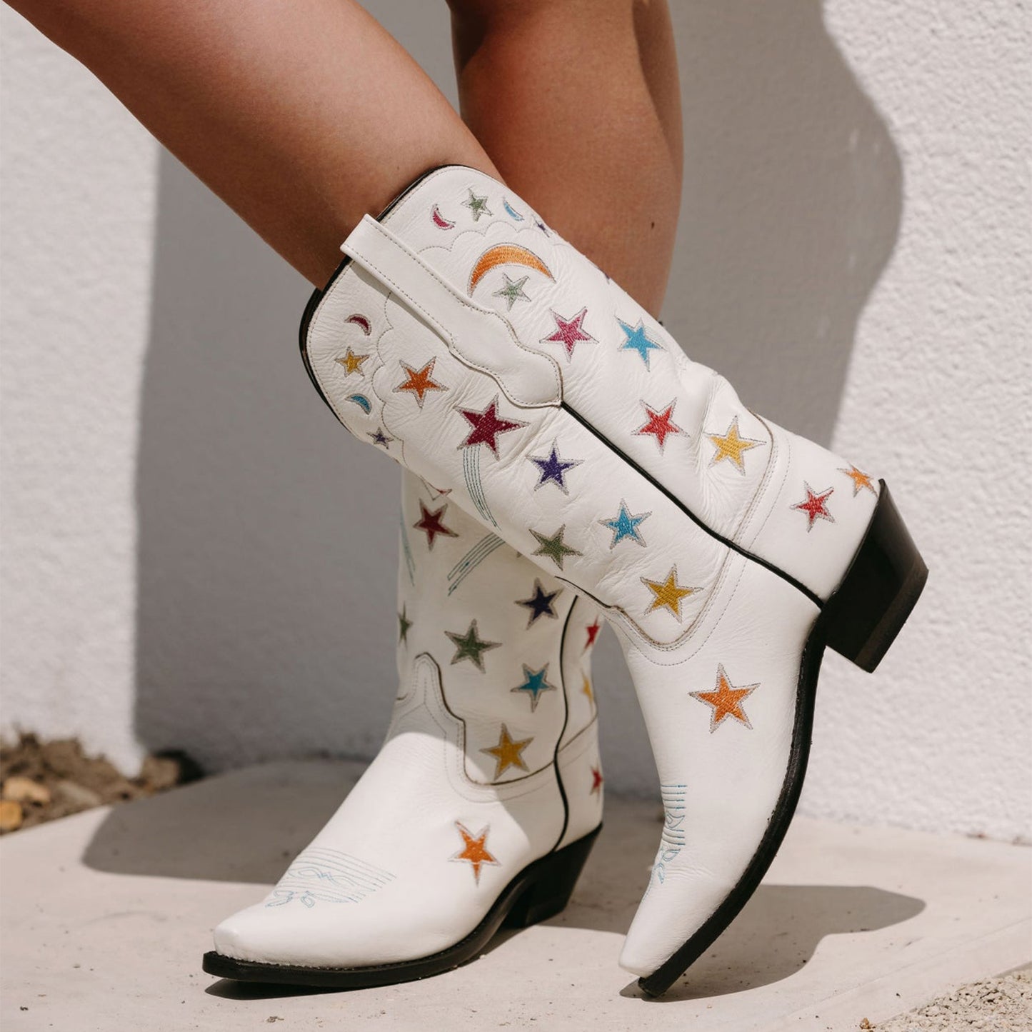 White Snip-Toe Stars And Moons Embroidery Mid Calf Cowgirl Boots
