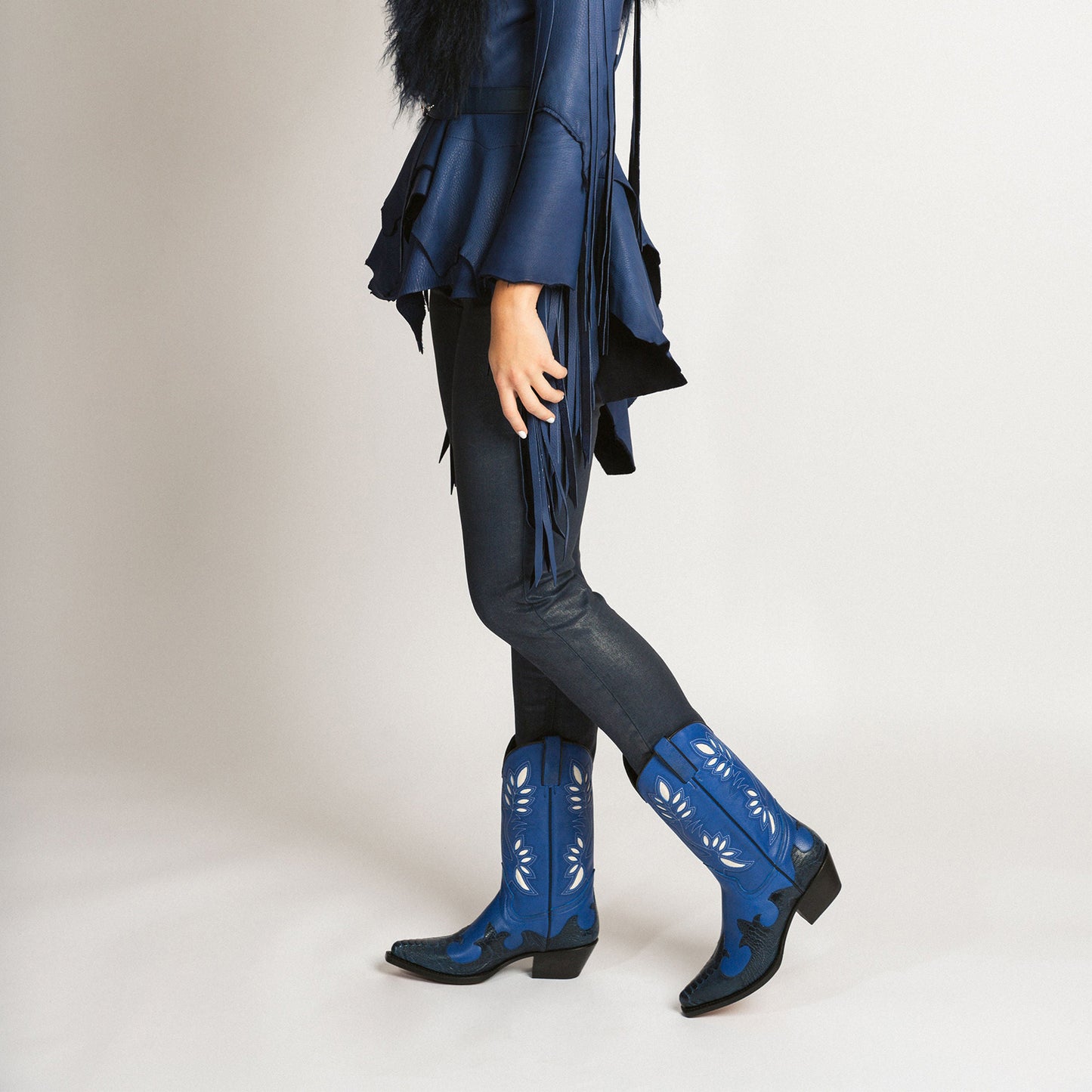 Contrast Blue And Black Snakeskin Print Snip-Toe Inlays Mid Calf Cowgirl Boots