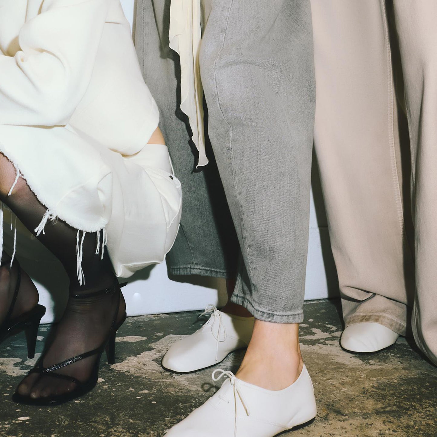 Off White Round-Toe Lace-Up Simple Flats