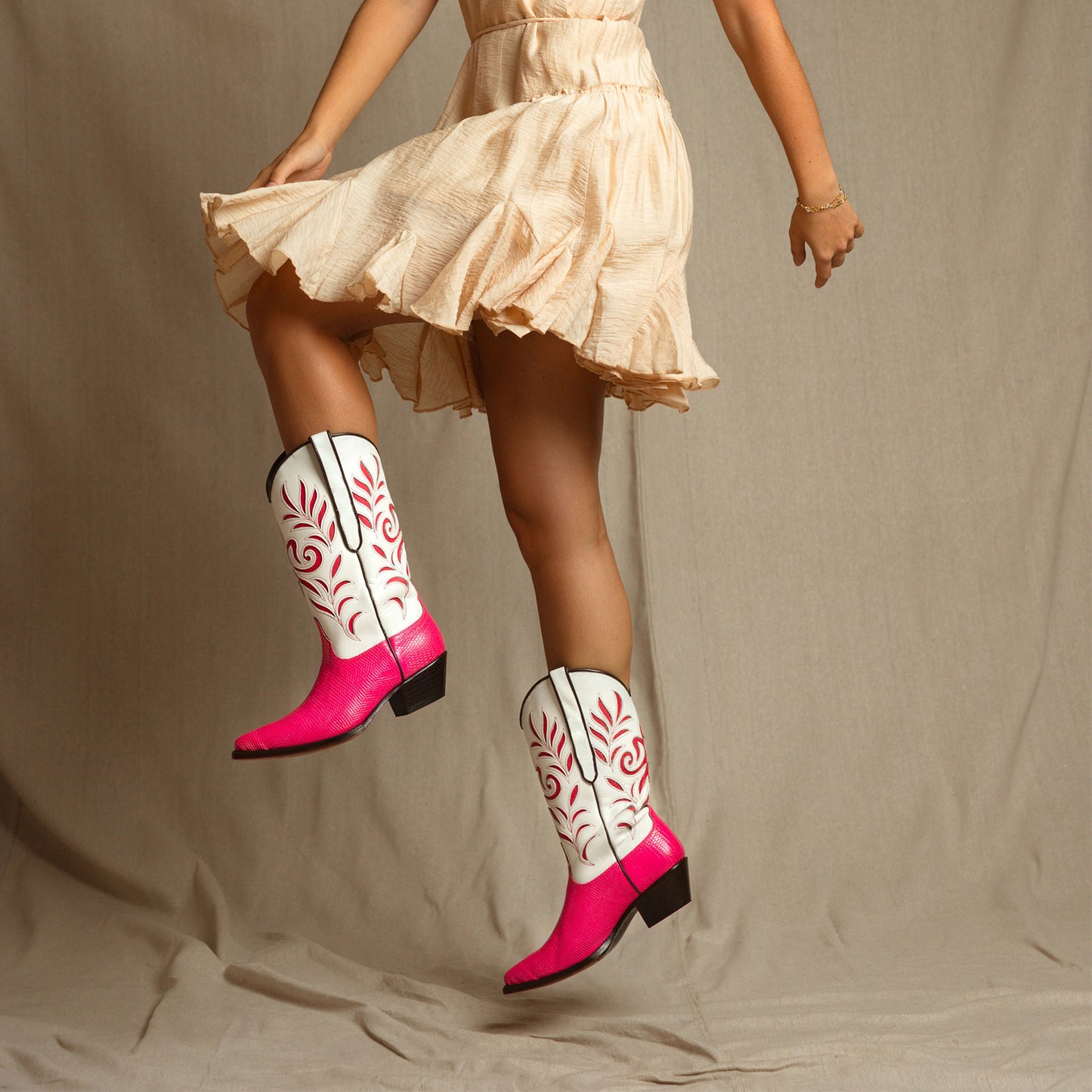 Contrast White And Pink Lizard Print Pointed-Toe Inlays Mid Calf Cowgirl Boots