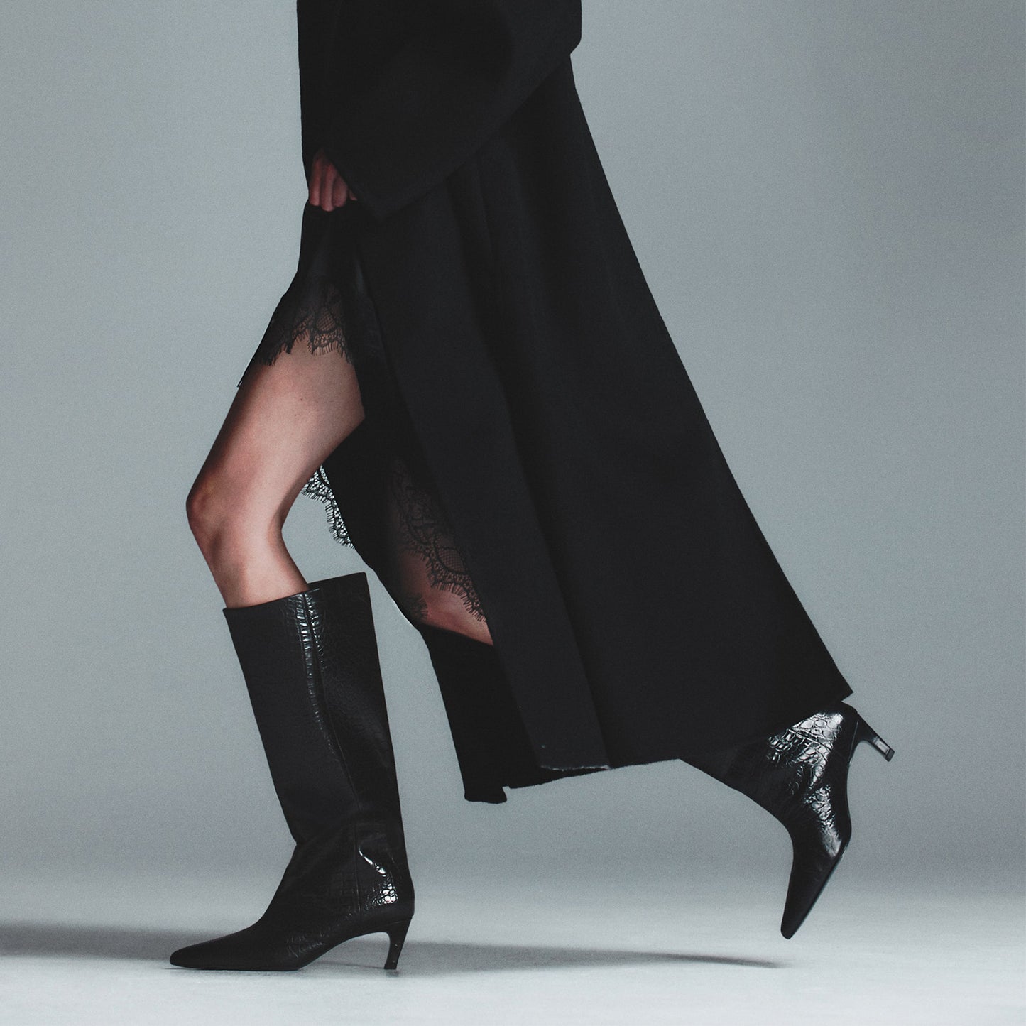 Black Crocodile Pattern Pointed-Toe Sleek Wide Calf Knee High Stiletto Boots