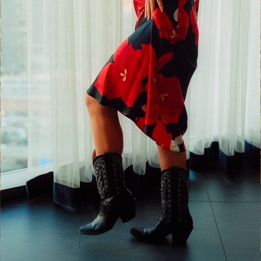 Black Pointed-Toe Western Embroidery Mid Calf Cowgirl Boots