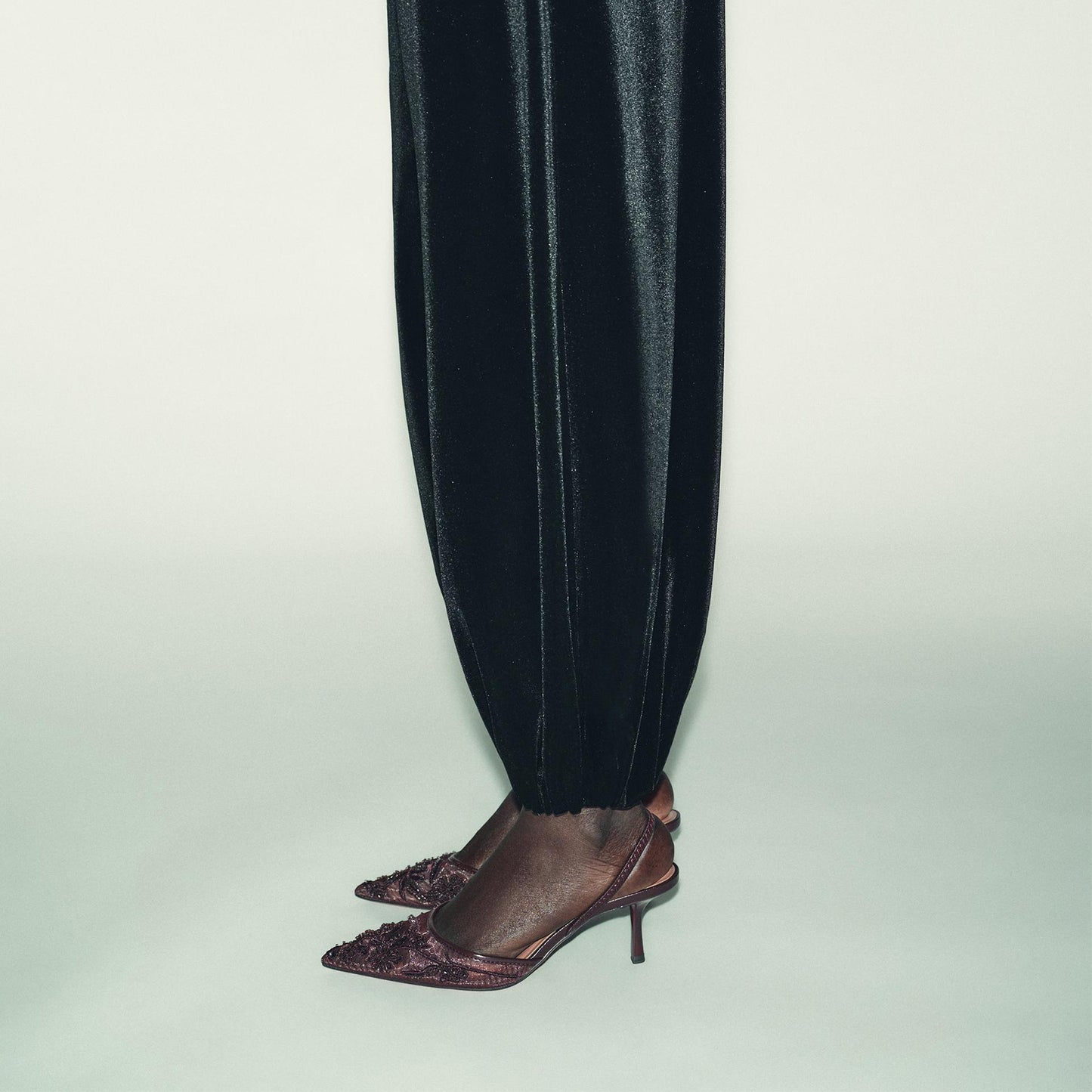 Brown Mesh Pointed-Toe Embroidery With Metal And Slingback Kitten Heels