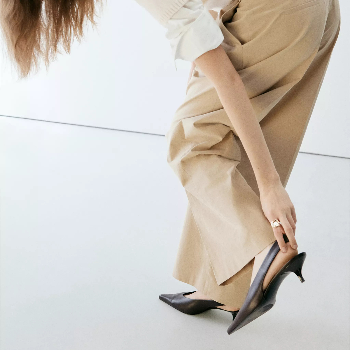 Chocolate Pointed-Toe Wide Back Strap Classic Kitten Heels