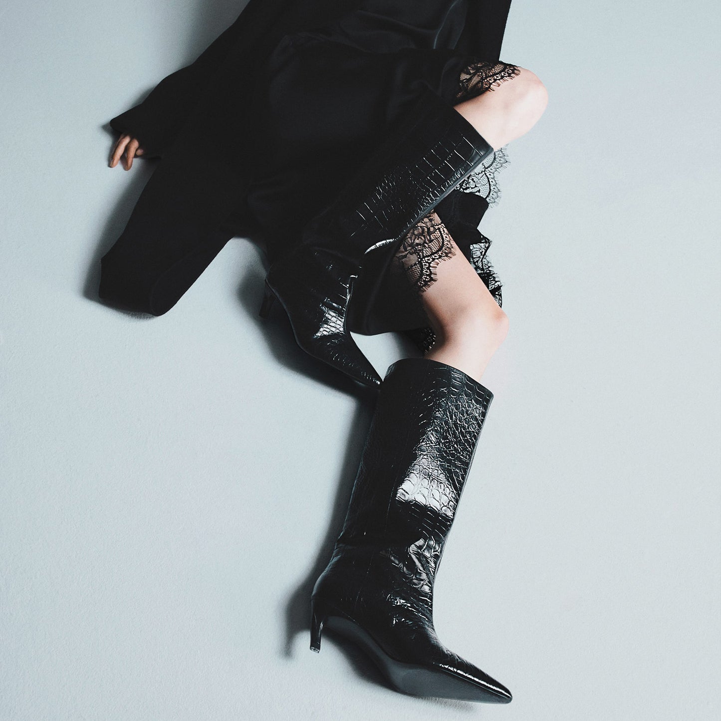 Black Crocodile Pattern Pointed-Toe Sleek Wide Calf Knee High Stiletto Boots