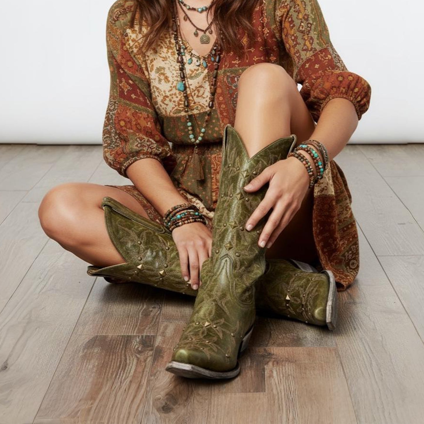 Green Snip-Toe Studs And Embroidery Mid Calf Chic Cowgirl Boots