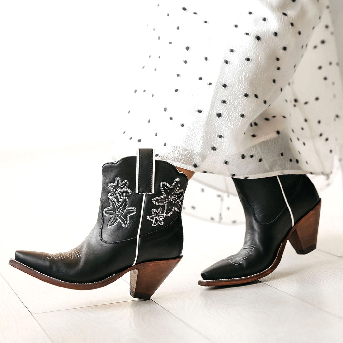 Black Snip-Toe Flowers Embroidery Ankle Cowgirl Boots
