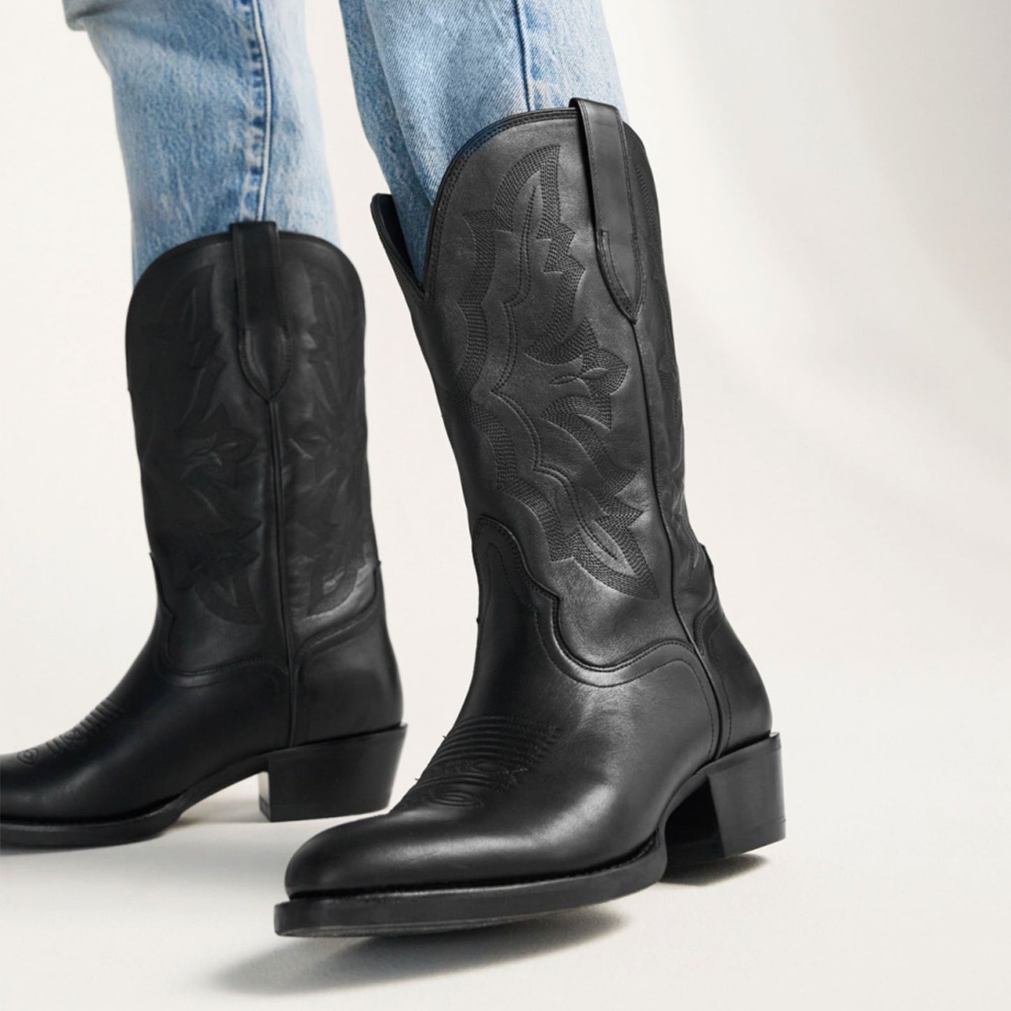 Black Round-Toe Chic Embroidery Classic Western Mid Calf Cowgirl Boots
