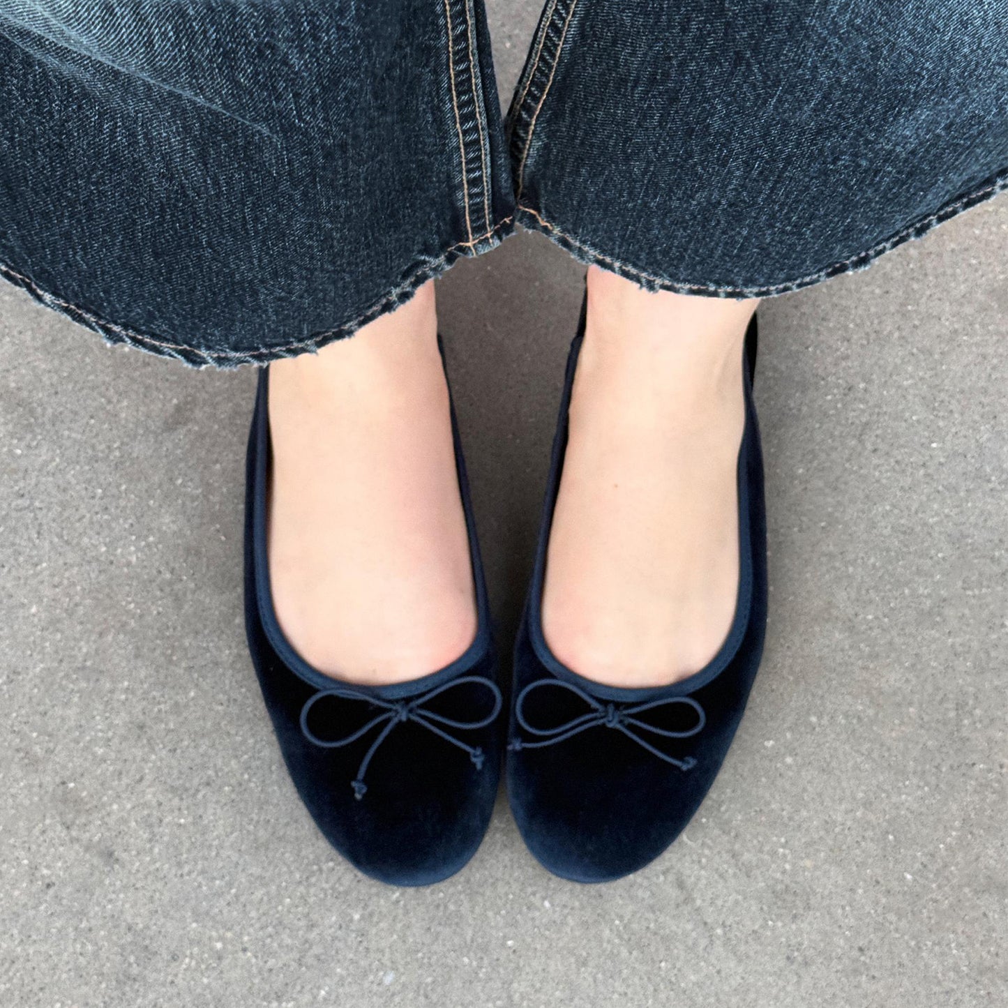 Dark Blue Velvet Round-Toe Front Bow Slingback Flats