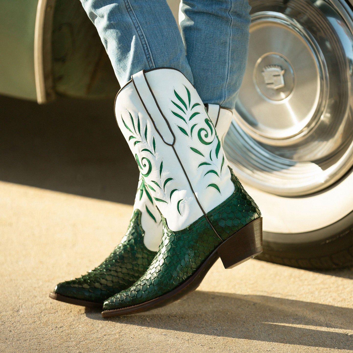 Contrast White And Green Snakeskin Print Pointed-Toe Inlays Mid Calf Cowgirl Boots