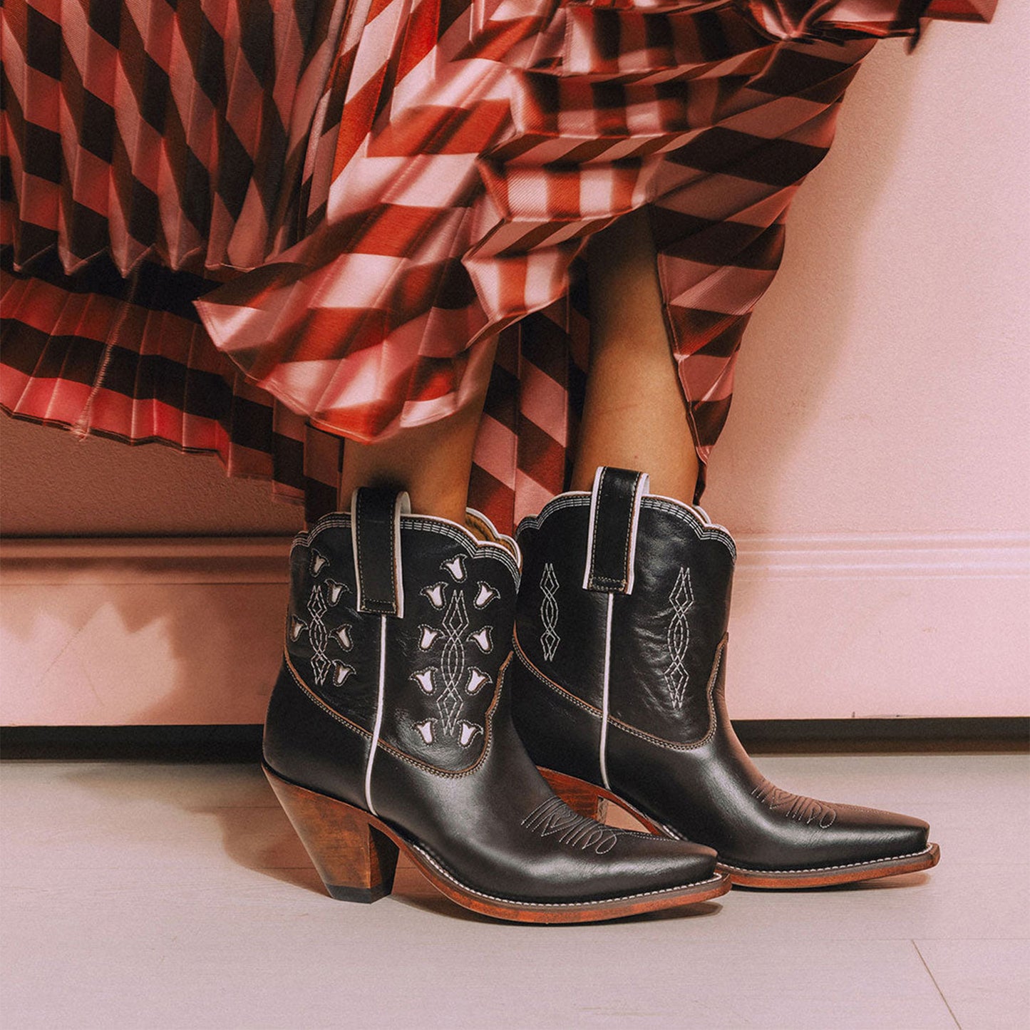 Chocolate Snip-Toe Tulip Inlay Embroidery Ankle Cowgirl Boots