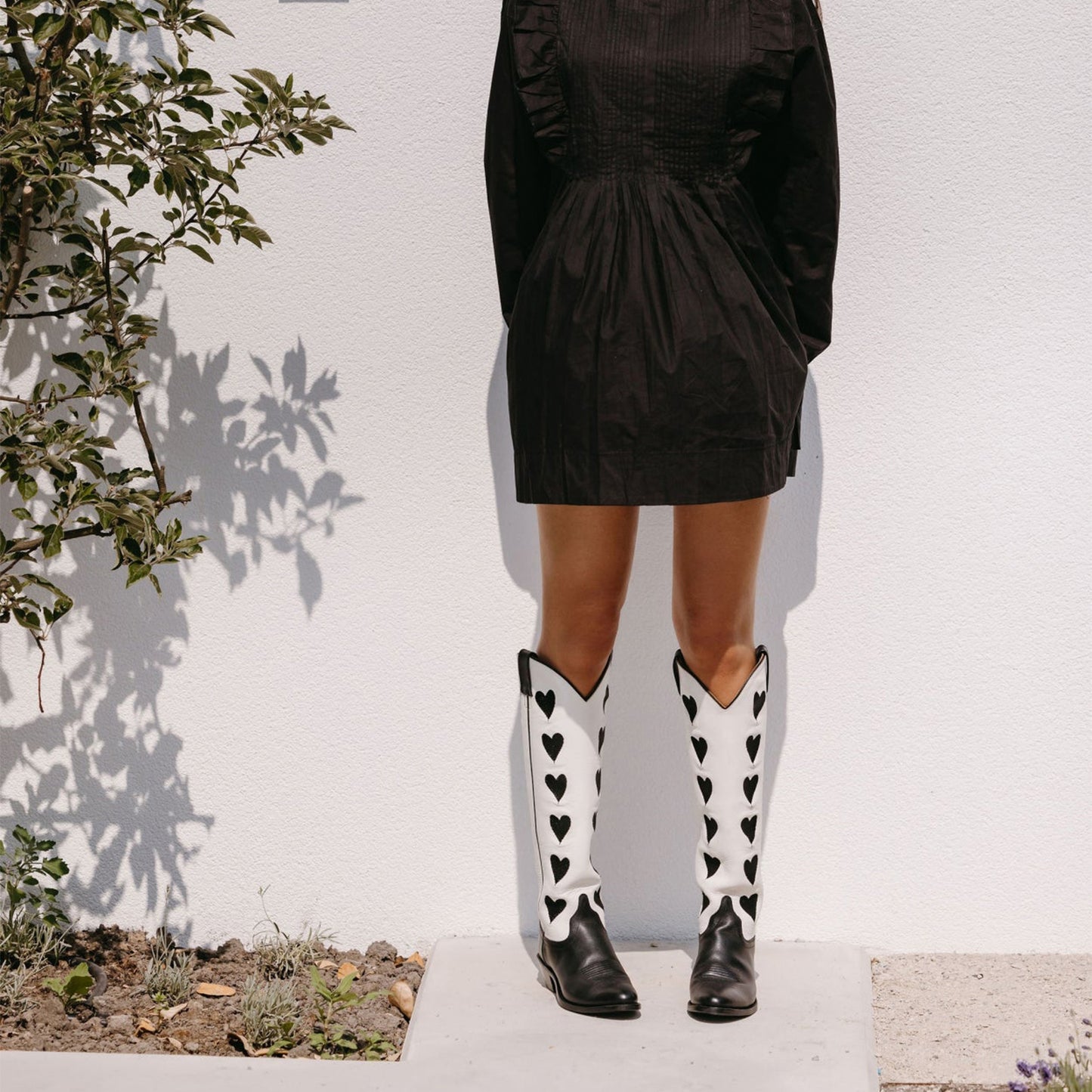 Contrast White And Black Almond-Toe Hearts Inlay Wide Calf Knee High Cowgirl Boots