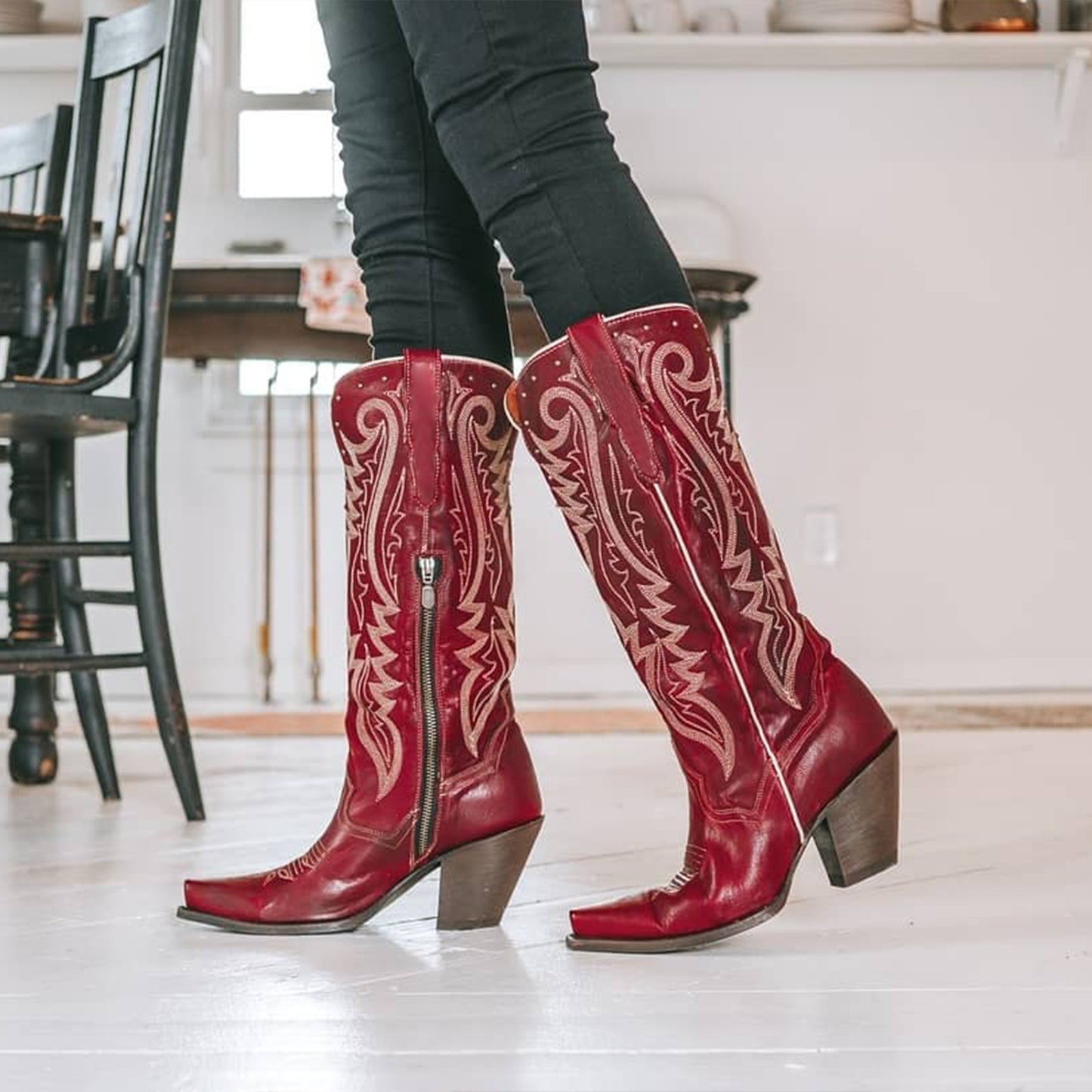 Red Snip-Toe Embroidery Top Studs Detail Mid Calf Cowgirl Boots