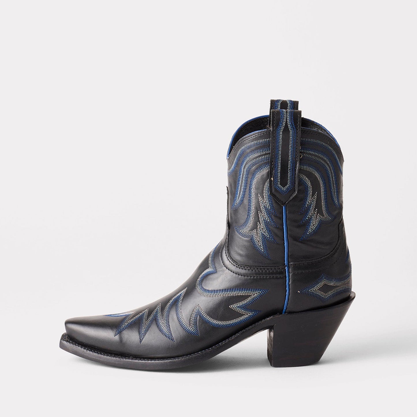 Black Snip-Toe Delicate Embroidery Western Ankle Cowgirl Boots