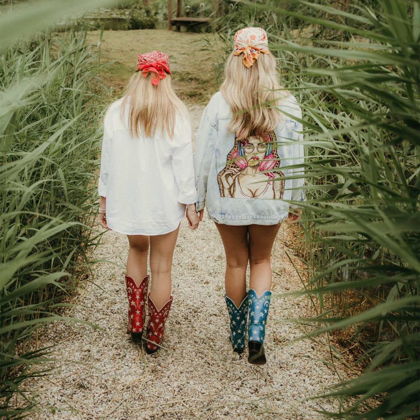 Red Snip-Toe Stars And Moons Embroidery Mid Calf Cowgirl Boots