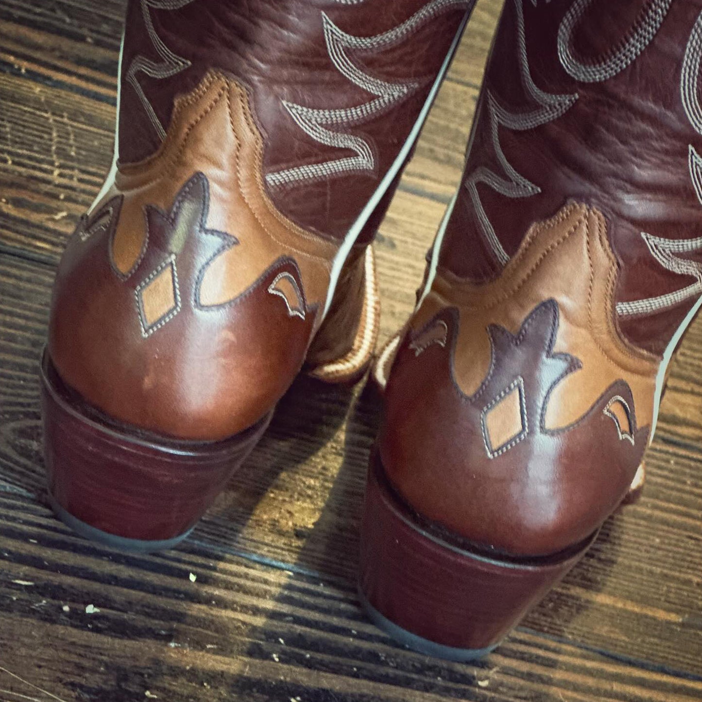 Contrast Tri-Color Snip-Toe Embroidery Classic Mid Calf Cowgirl Boots