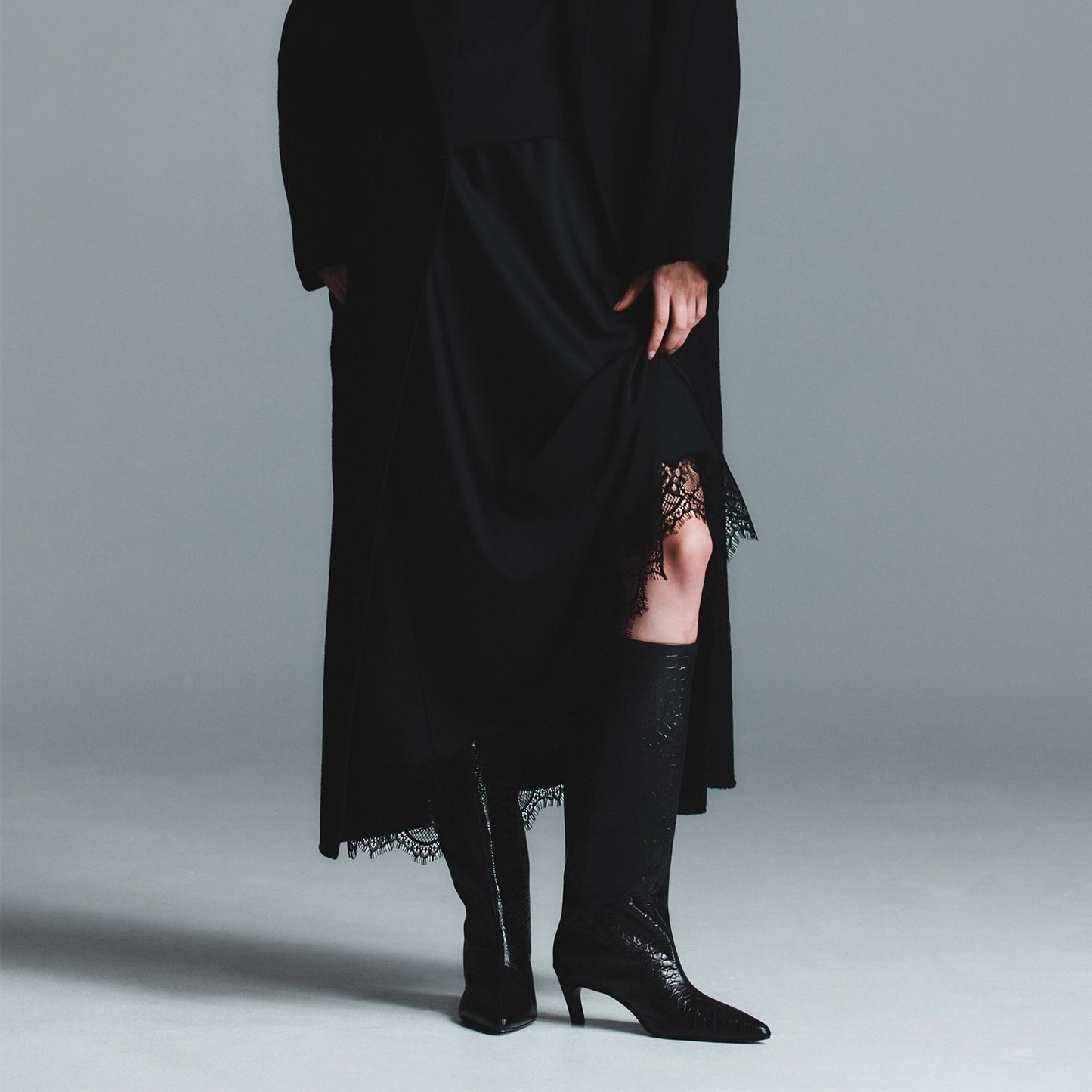 Black Crocodile Print Pointed-Toe Wide Calf Knee High Simple Stiletto Boots