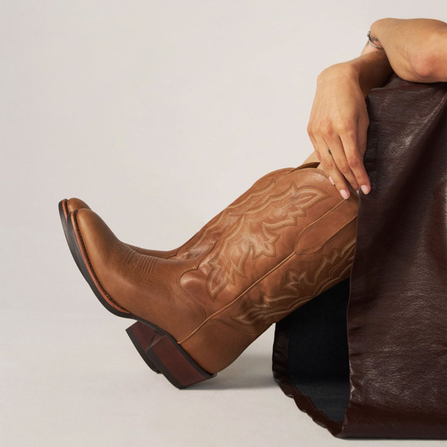 Latte Round-Toe Chic Embroidery Classic Western Mid Calf Cowgirl Boots