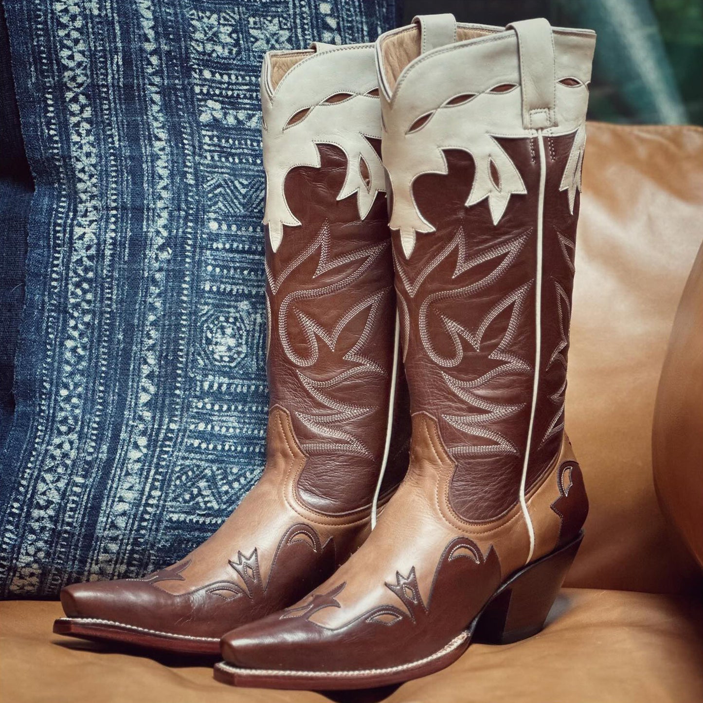 Contrast Tri-Color Snip-Toe Embroidery Classic Mid Calf Cowgirl Boots