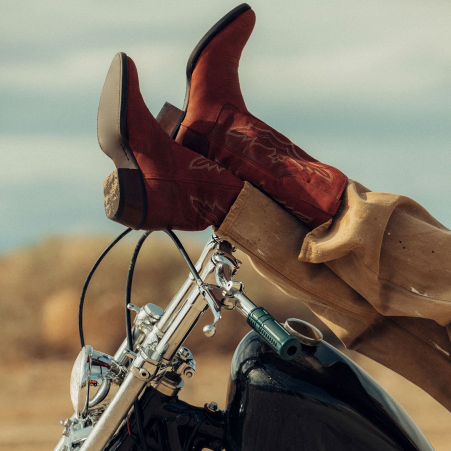 Redwood Round-Toe Chic Embroidery Classic Western Mid Calf Cowgirl Boots