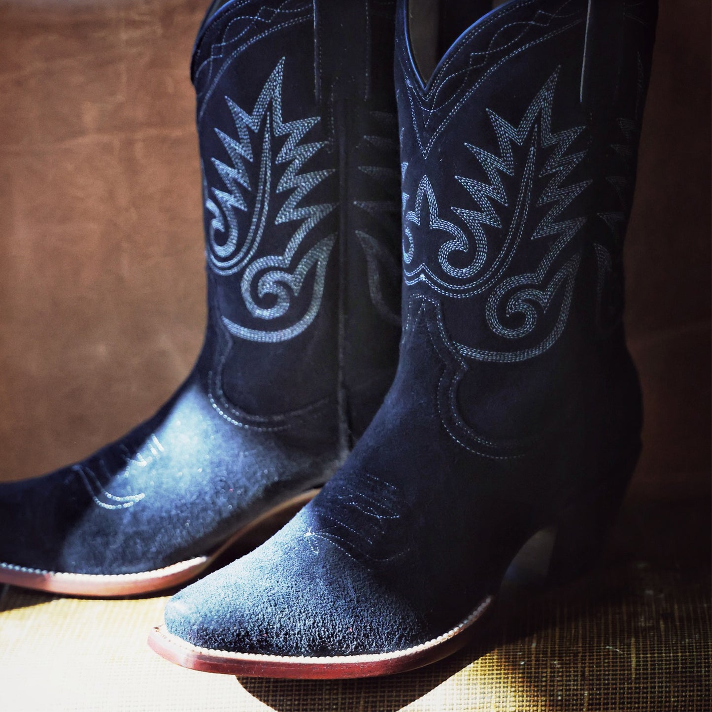 Ingido Faux suede Snip-Toe Chic Embroidery Western Ankle Cowgirl Boots