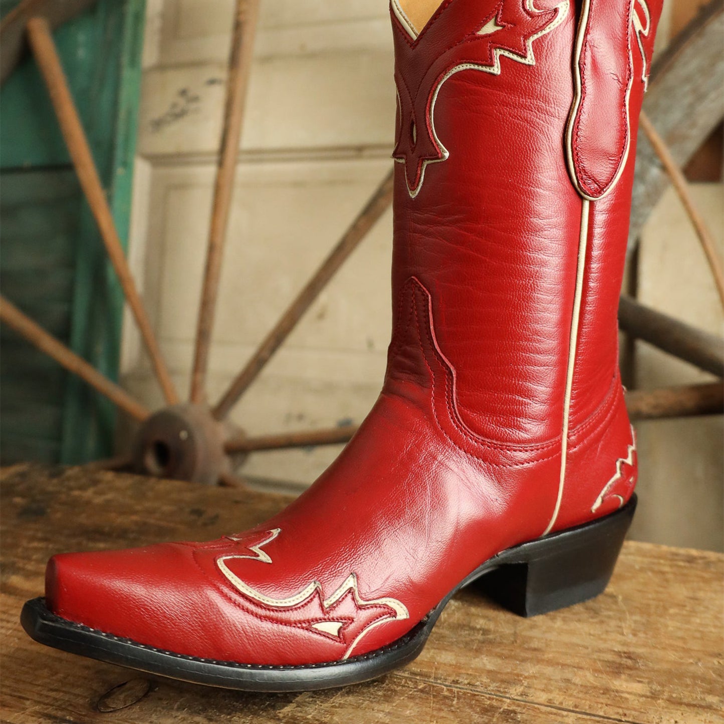 Red Snip-Toe Chic Inlay Mid Calf Classic Cowgirl Boots