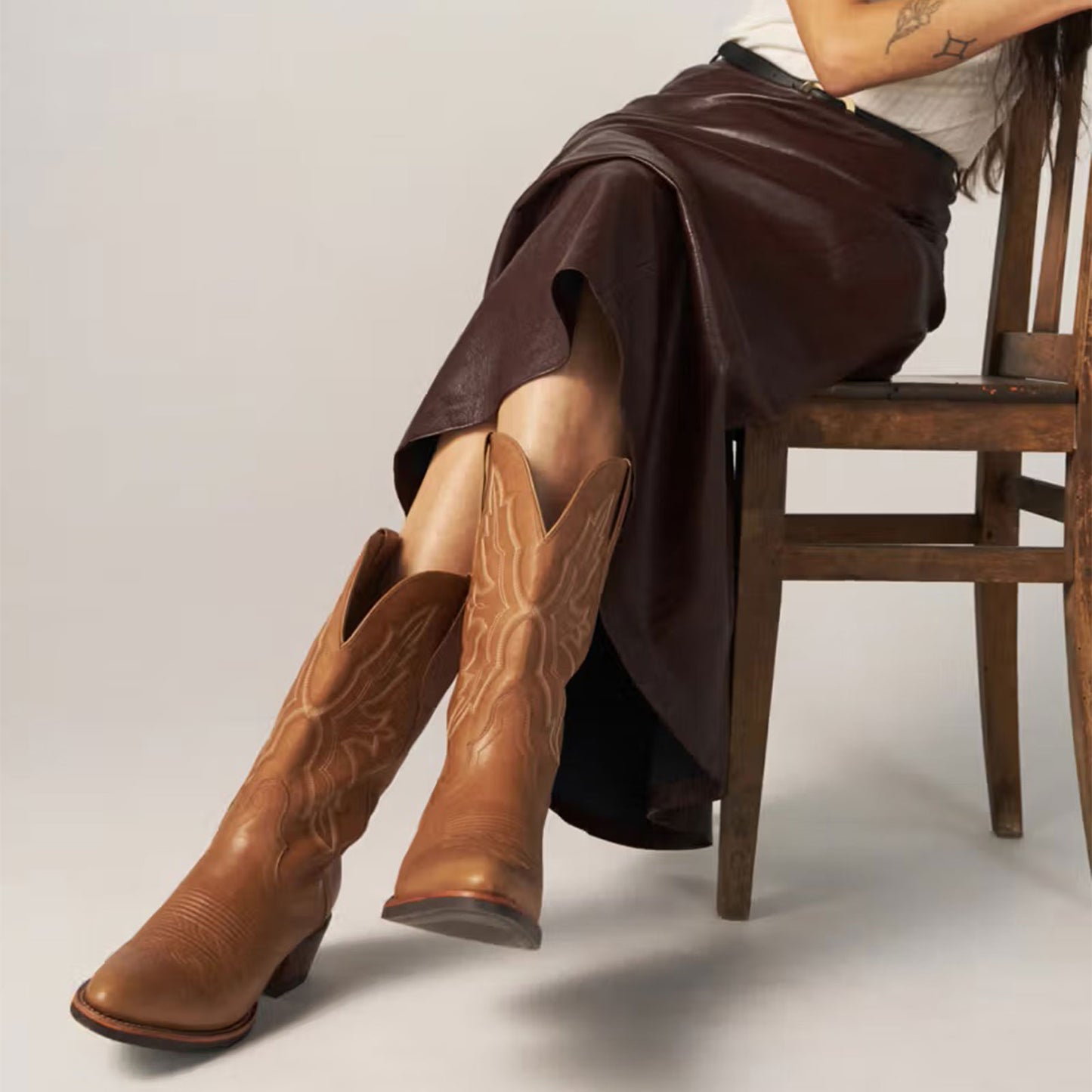 Latte Round-Toe Chic Embroidery Classic Western Mid Calf Cowgirl Boots
